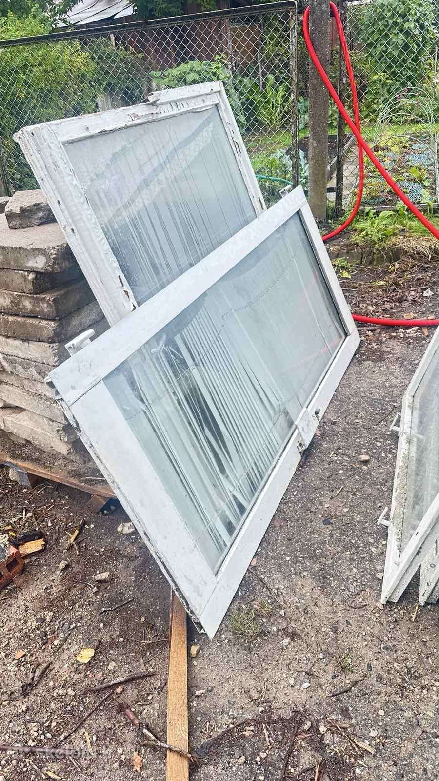 Durys su stiklo paketu