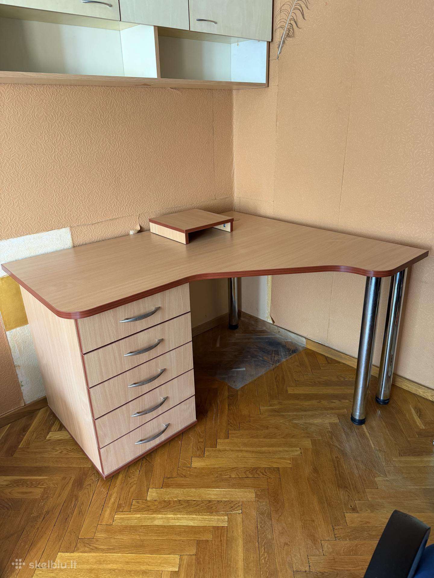 Rašomasis stalas kampinis