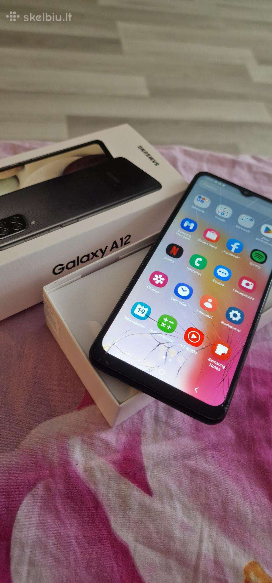 Samsung A12 - 25 skilęs , bet veikia.