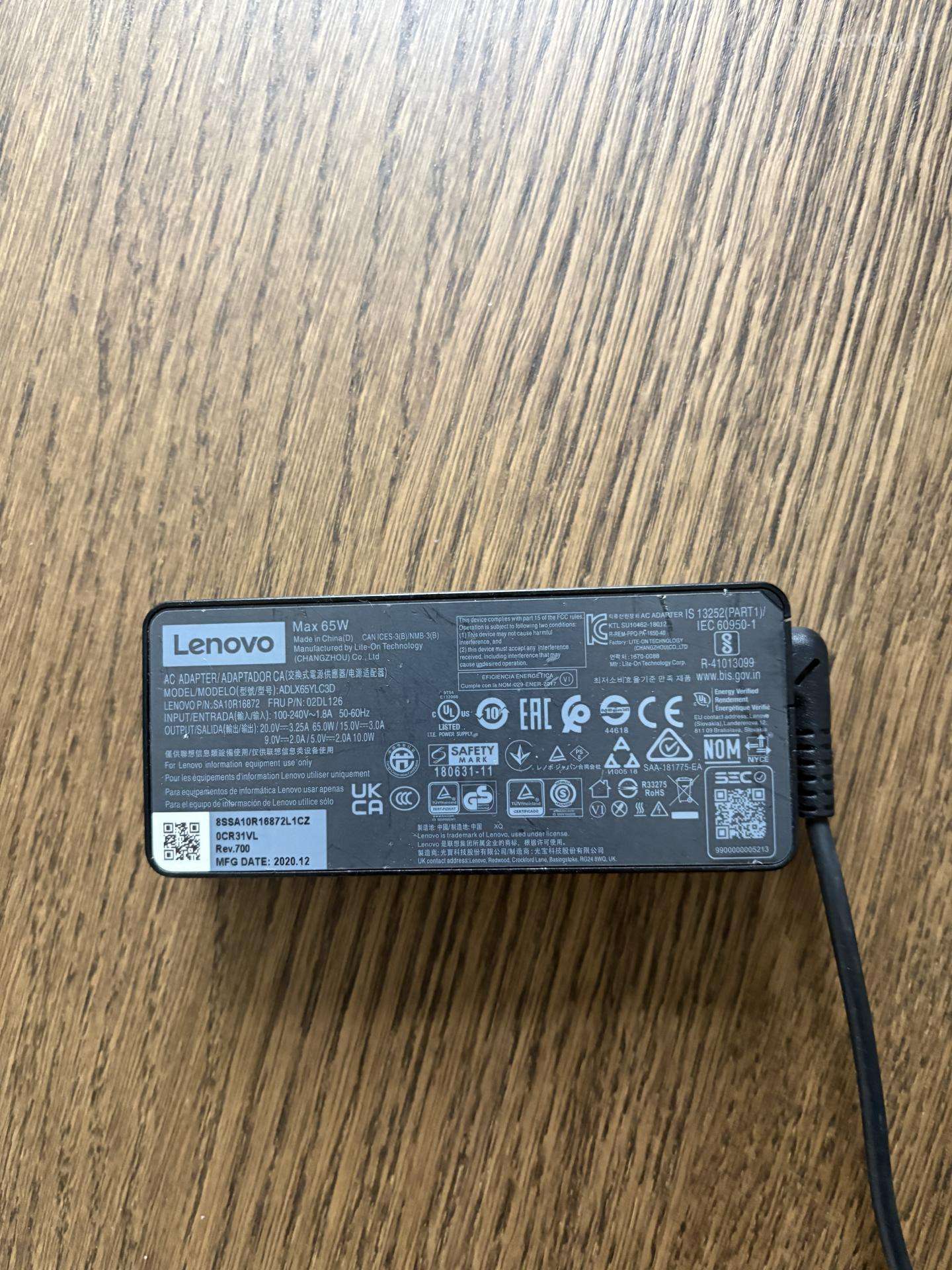 Lenovo 65w įkroviklis + laidas – neveikiantis