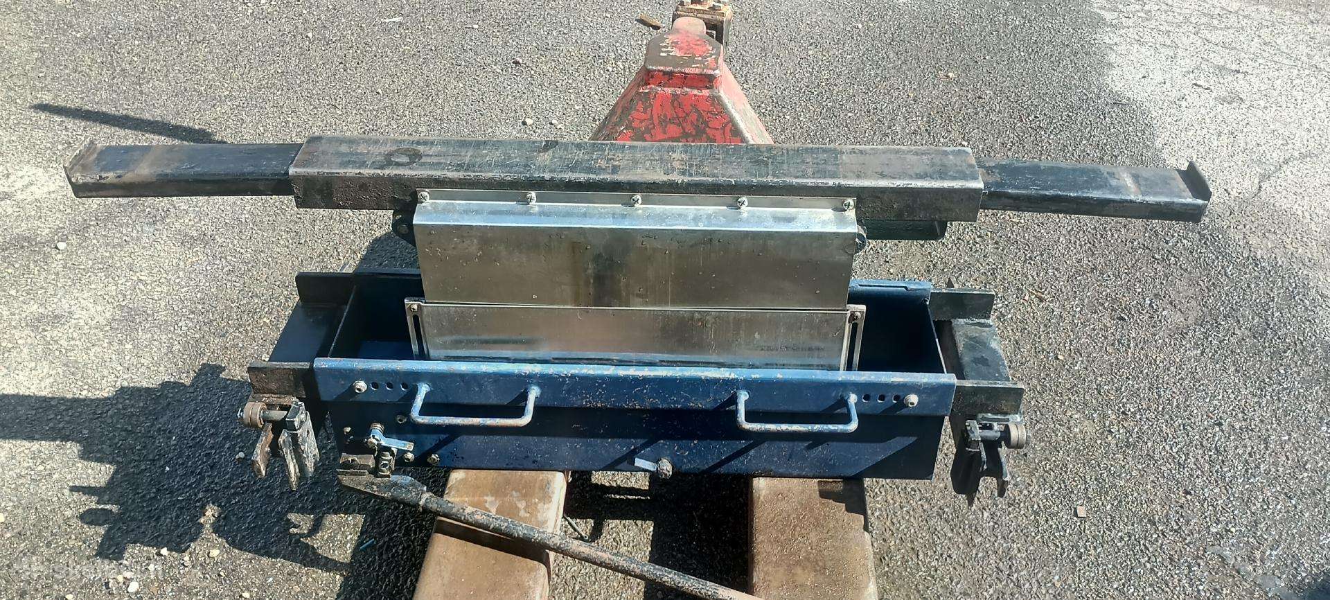 Naudota autoserviso iranga.