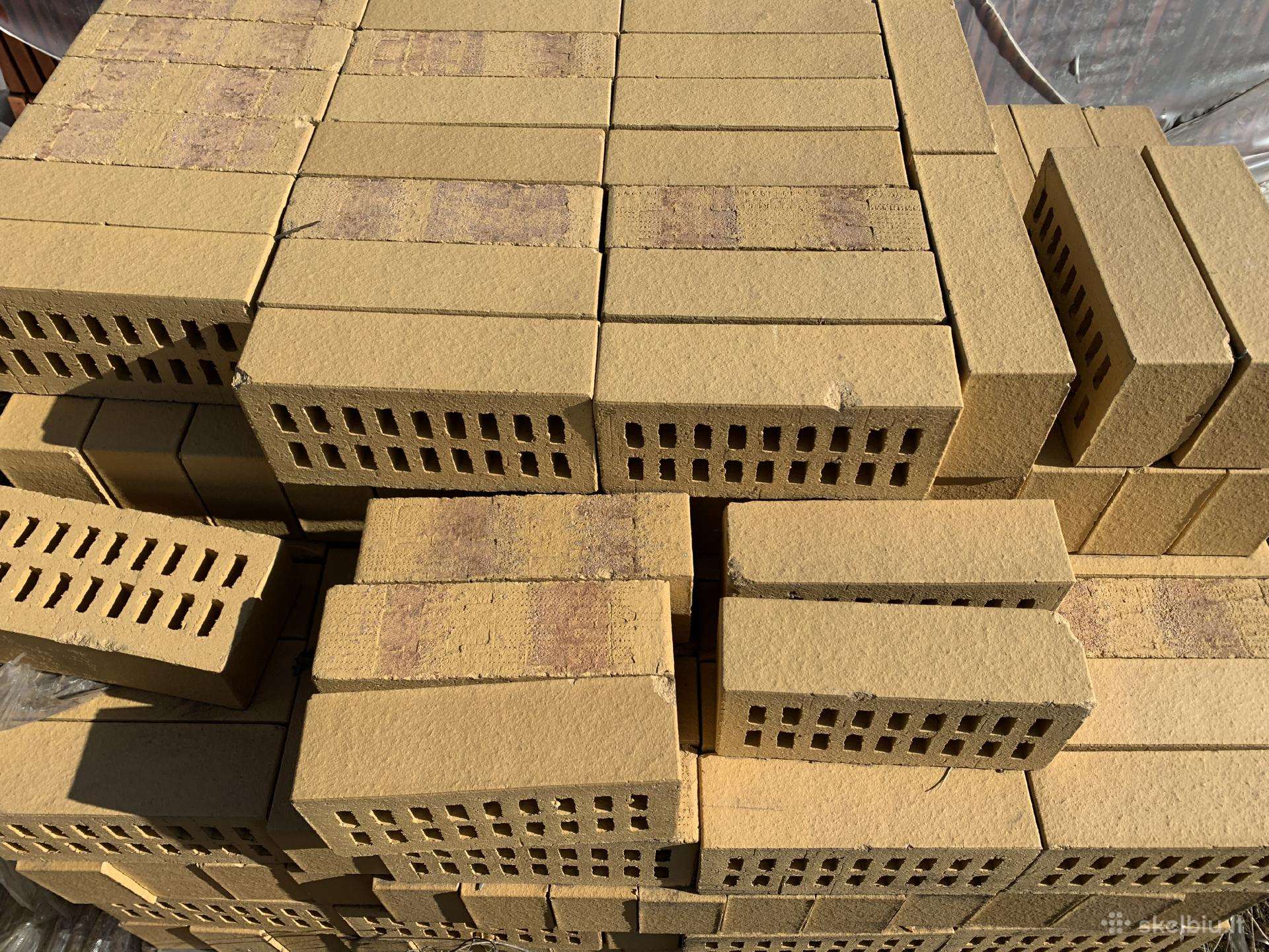Išparduodamos klinkerinės plytos 1700 vnt , 35 m2
