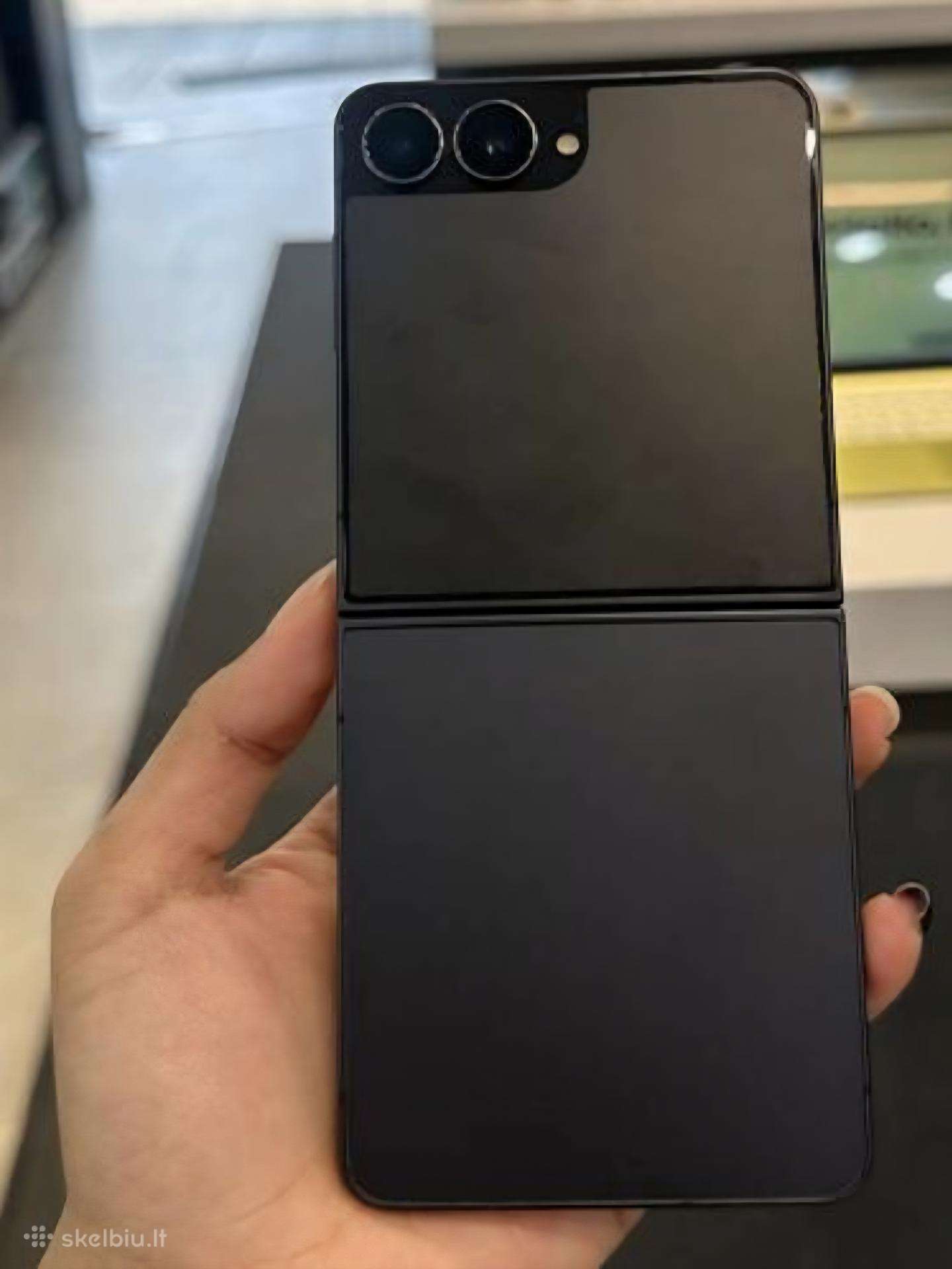 Samsung Z Flip 7 Juodas