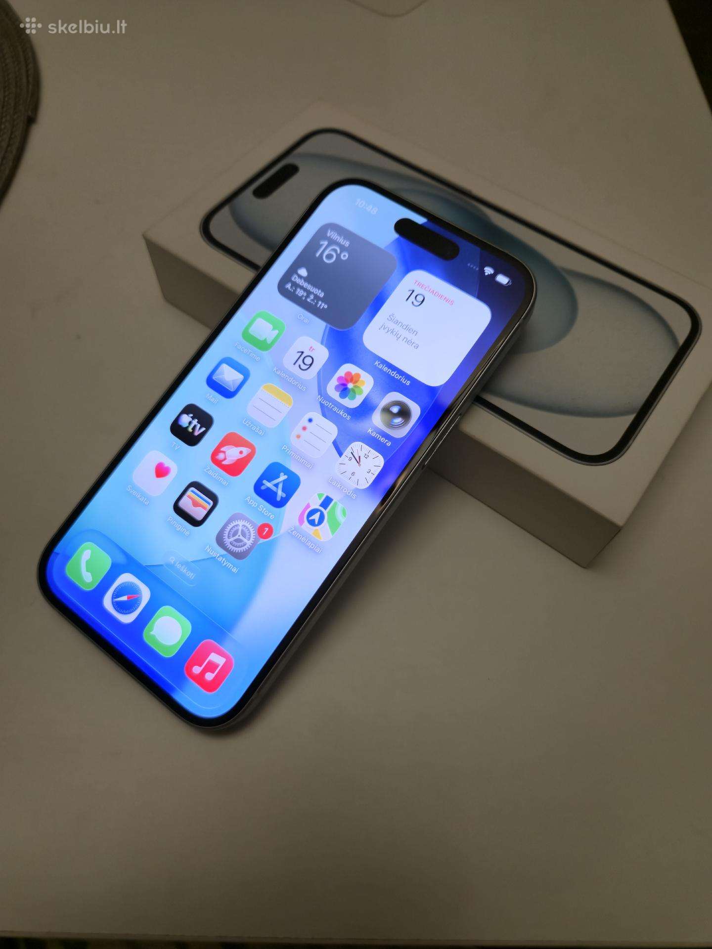 iPhone 15 blue