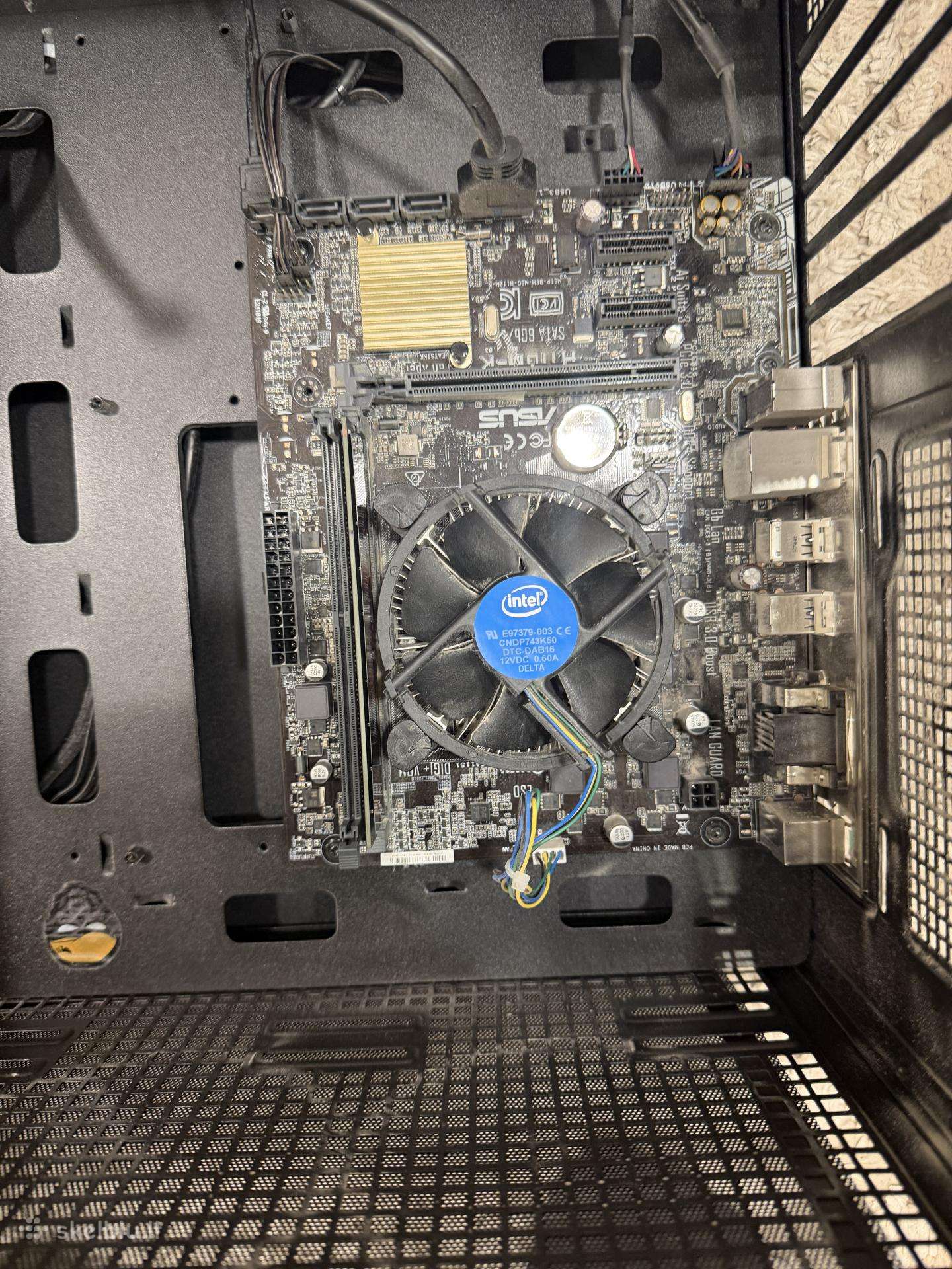 Deze (MB,cpu,RAM,case)