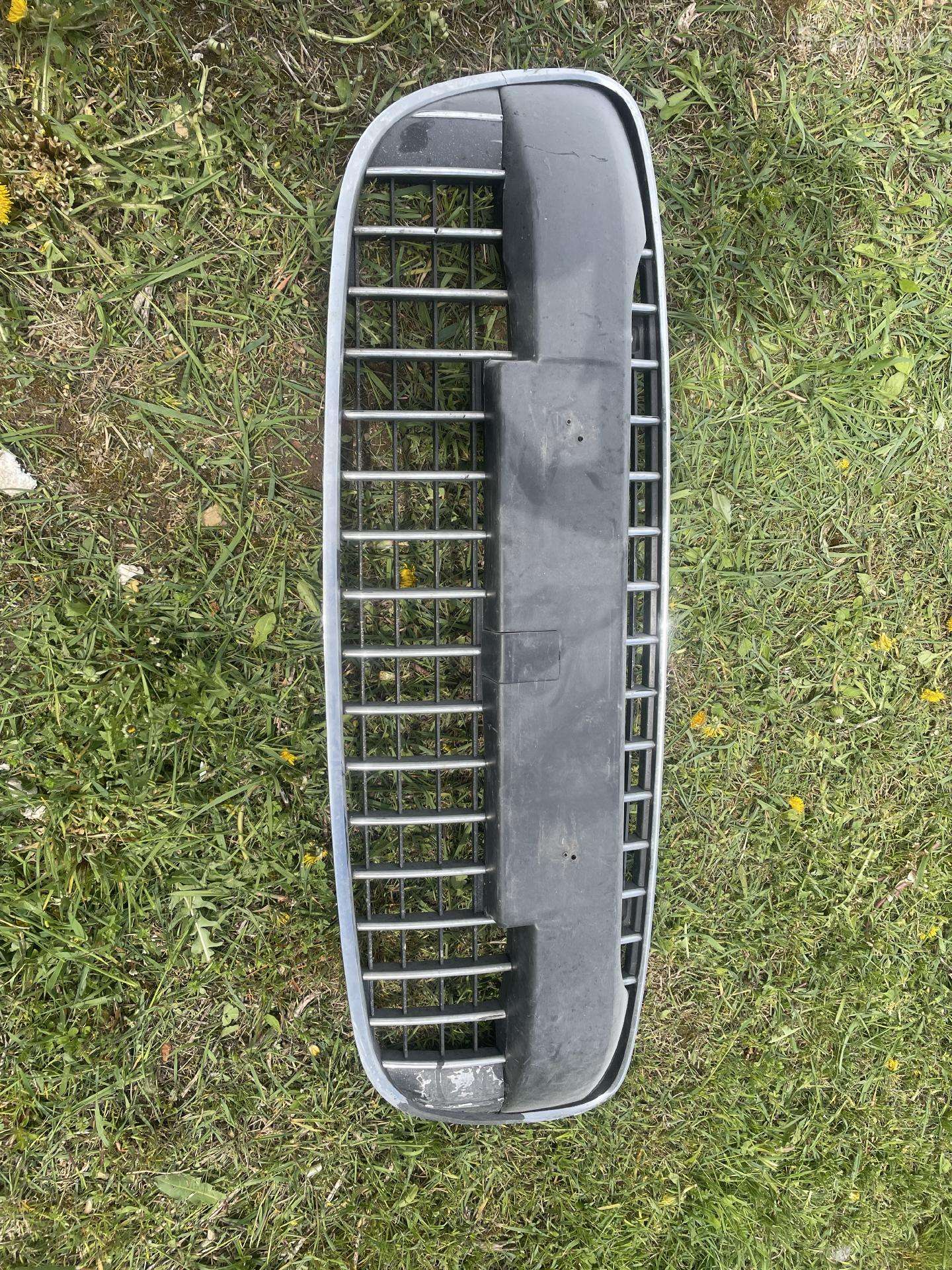 Priekinės Peugeot 4007 grotelės