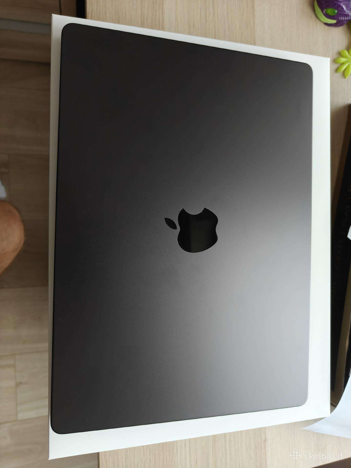 MacBook pro 14 m5 max 64gb