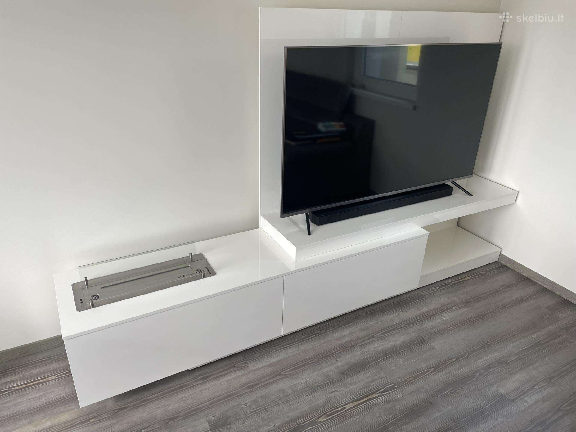 TV spintelė su integruotu Ruby Fires biožidiniu