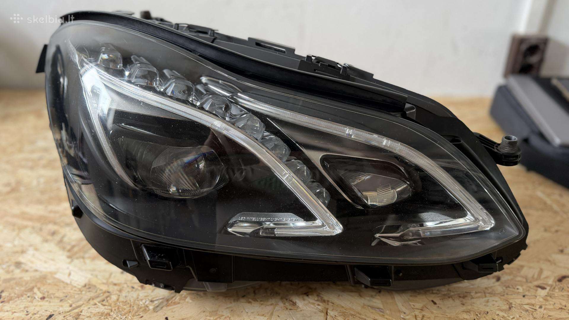 Mercedes benz E300 w212 A2128261291