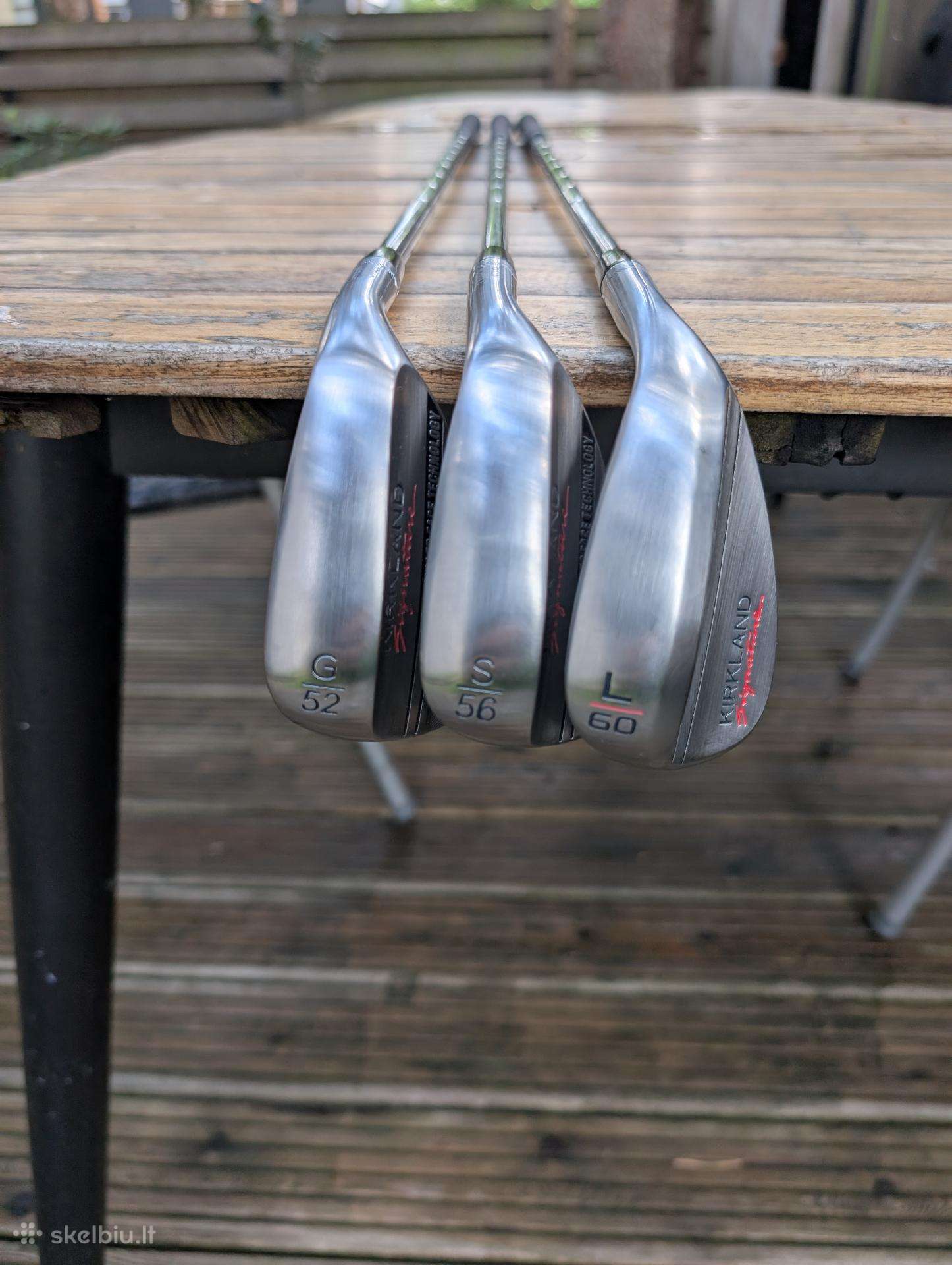 Naujos Kirkland wedge lazdos