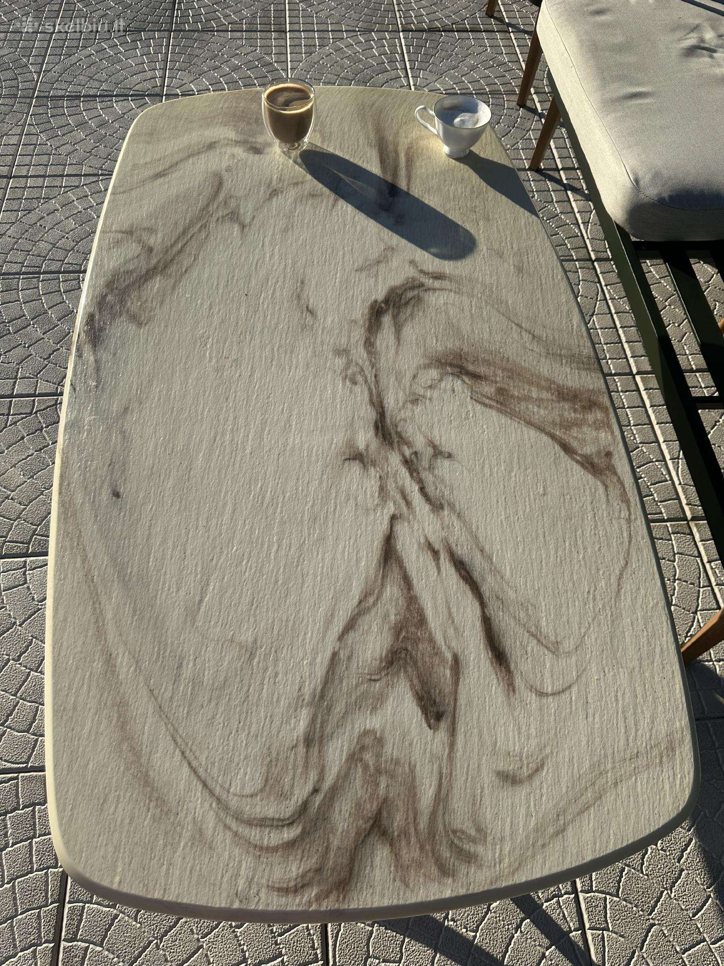 Marmurinis kavos staliukas