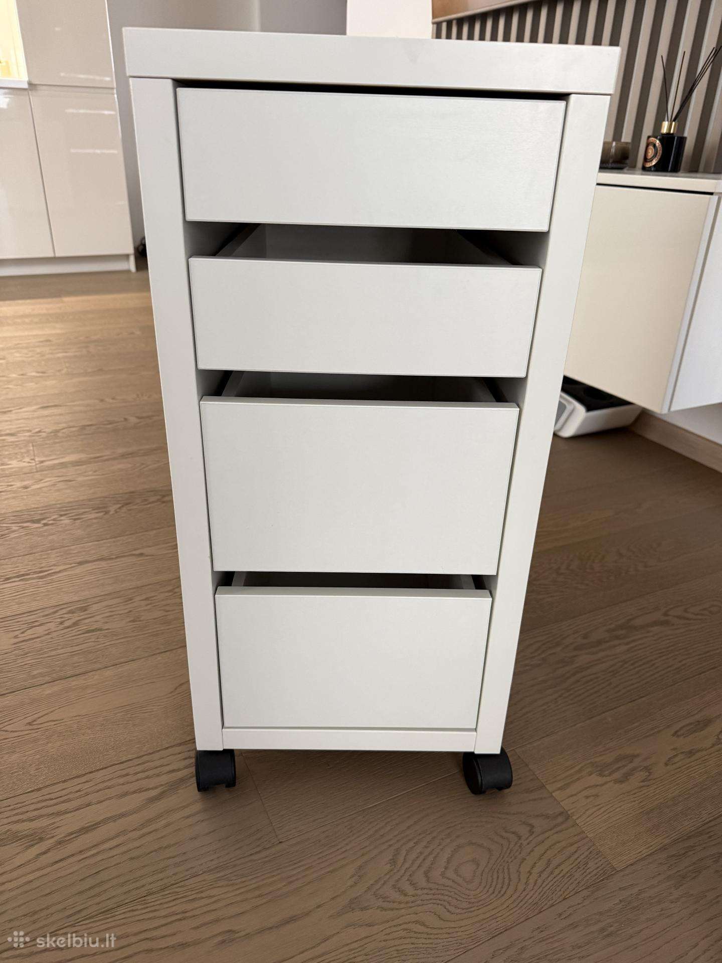 Ikea spintelė