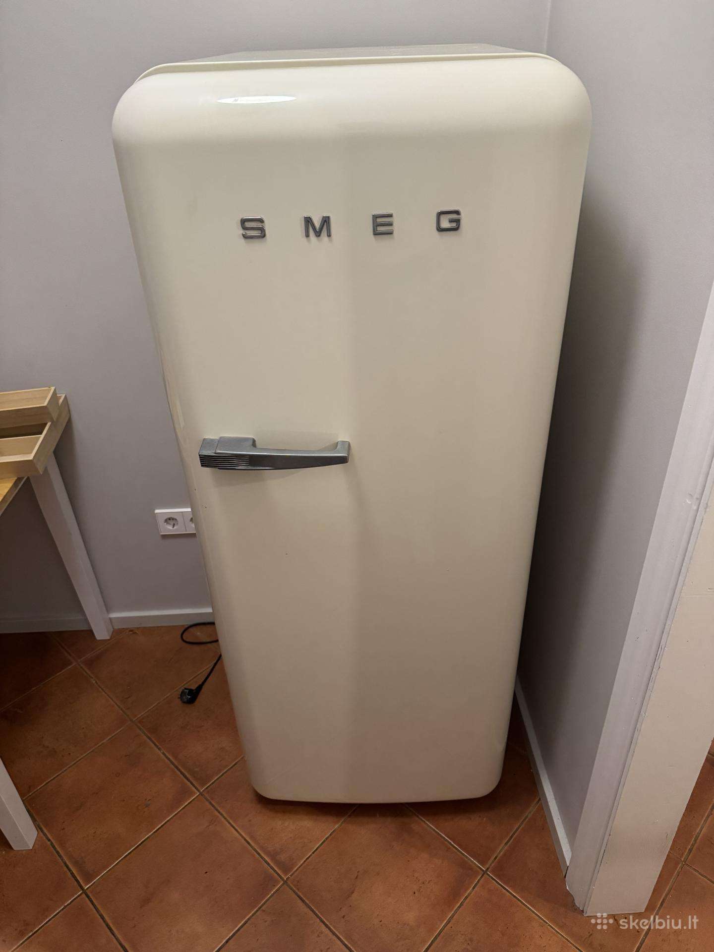 Parduodu šaldytuvą Smeg