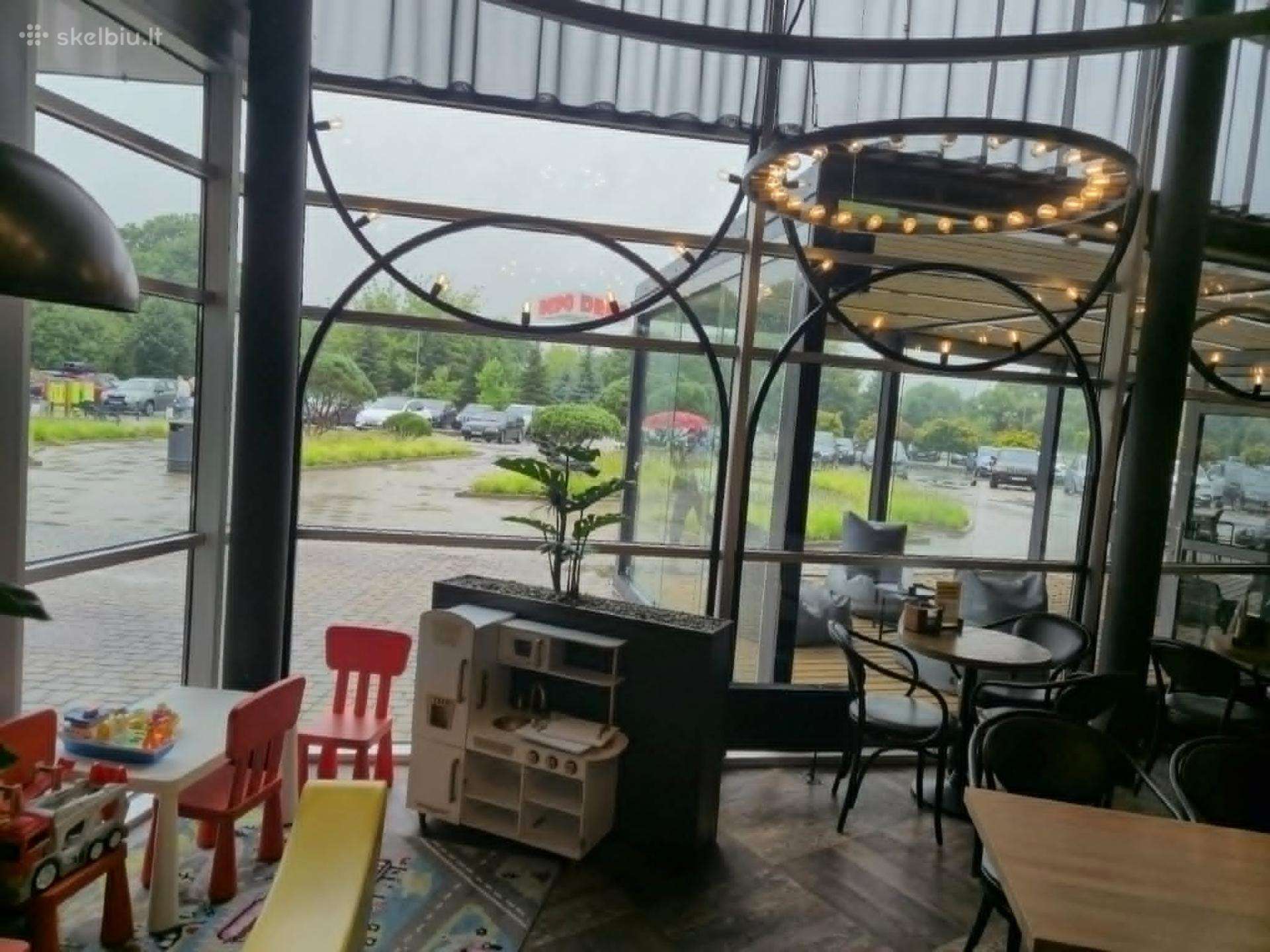 Veikiančio restorano įranga, baldai