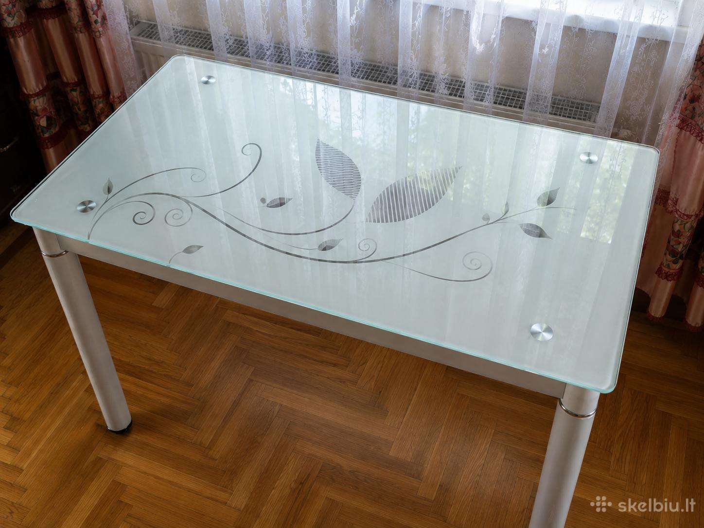 Elegantiškas stiklinis valgomojo / virtuvės stalas
