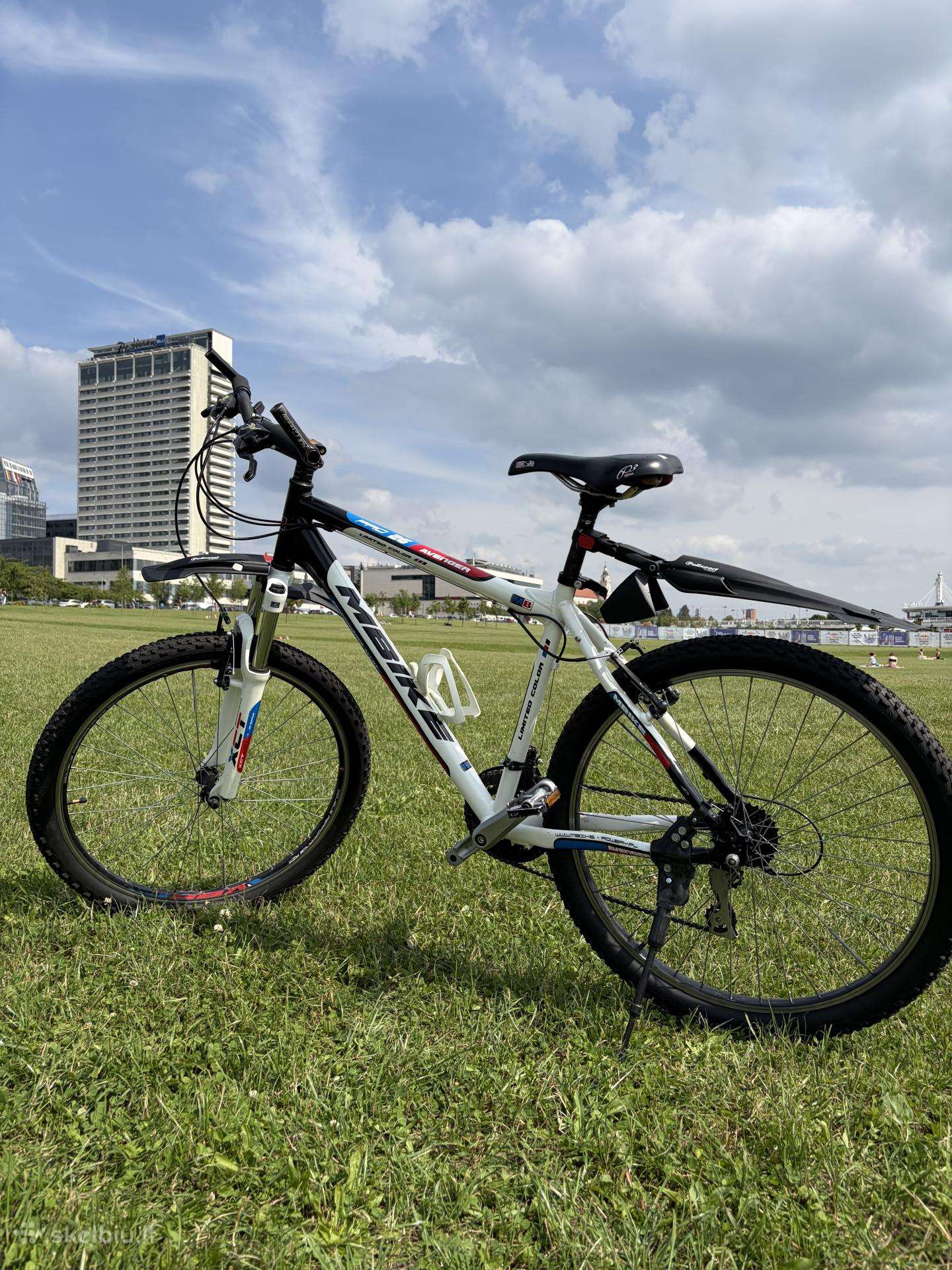 Parduodamas Mbike Avenger dviratis.