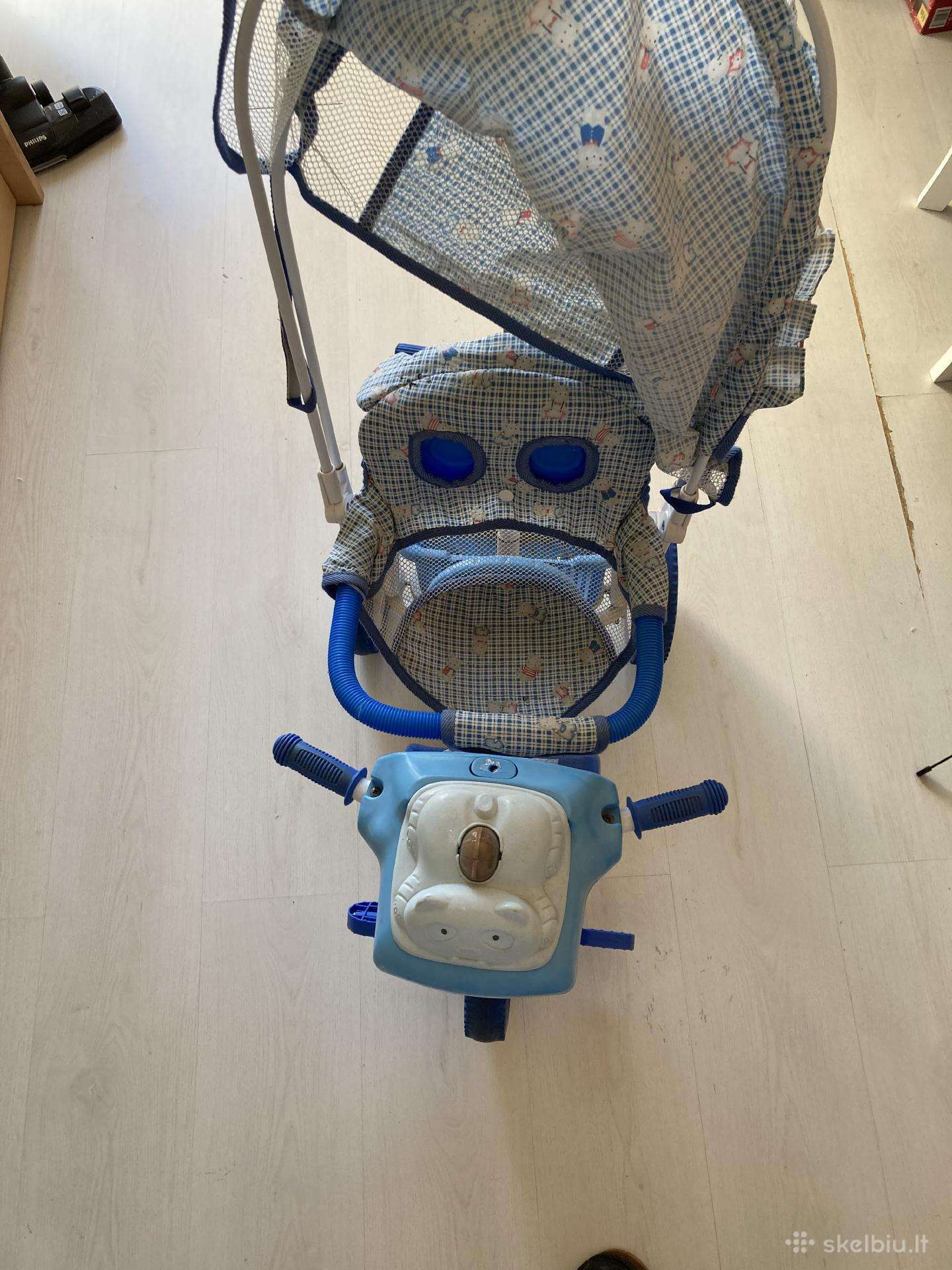 Triratukas su stūmimo rankena