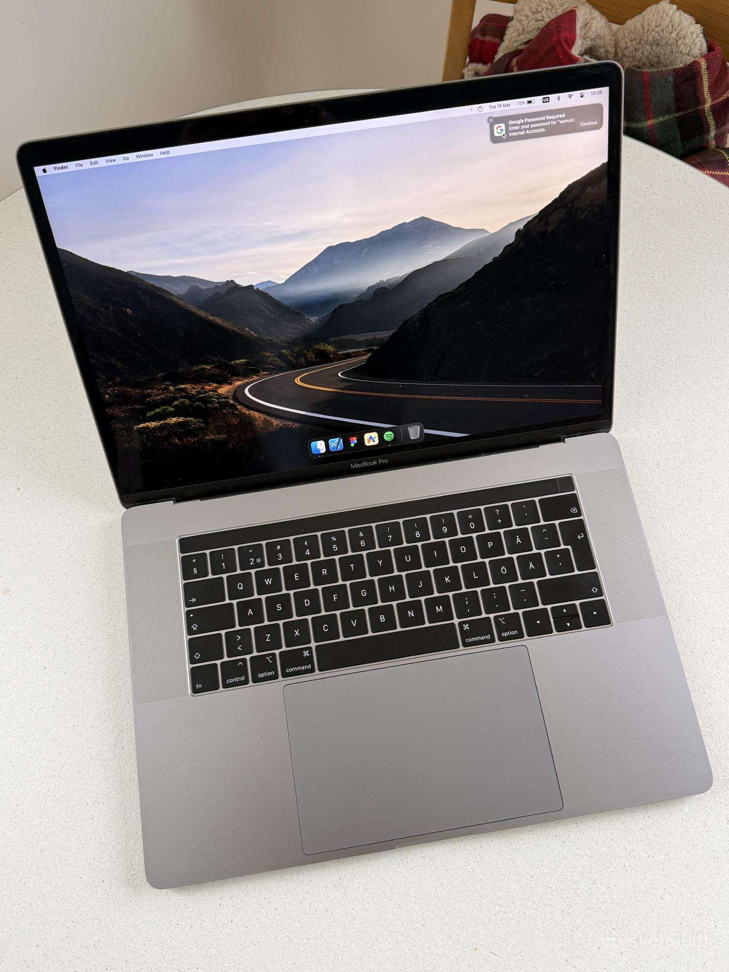 MacBook Pro 15 i9 32gb RAM 512gb