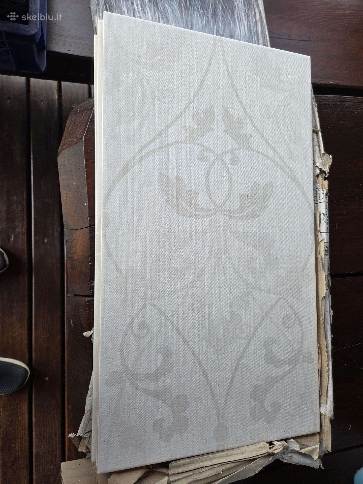 Itališkos sieninės plytelės (33.3x60 cm) ~18 m²