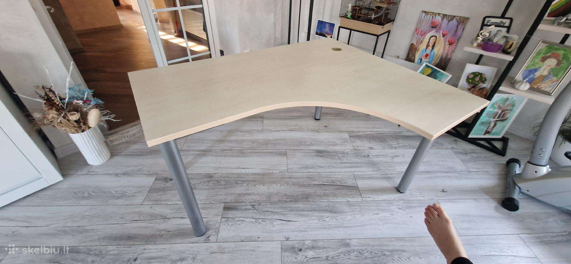 Stalas darbui, kompui
