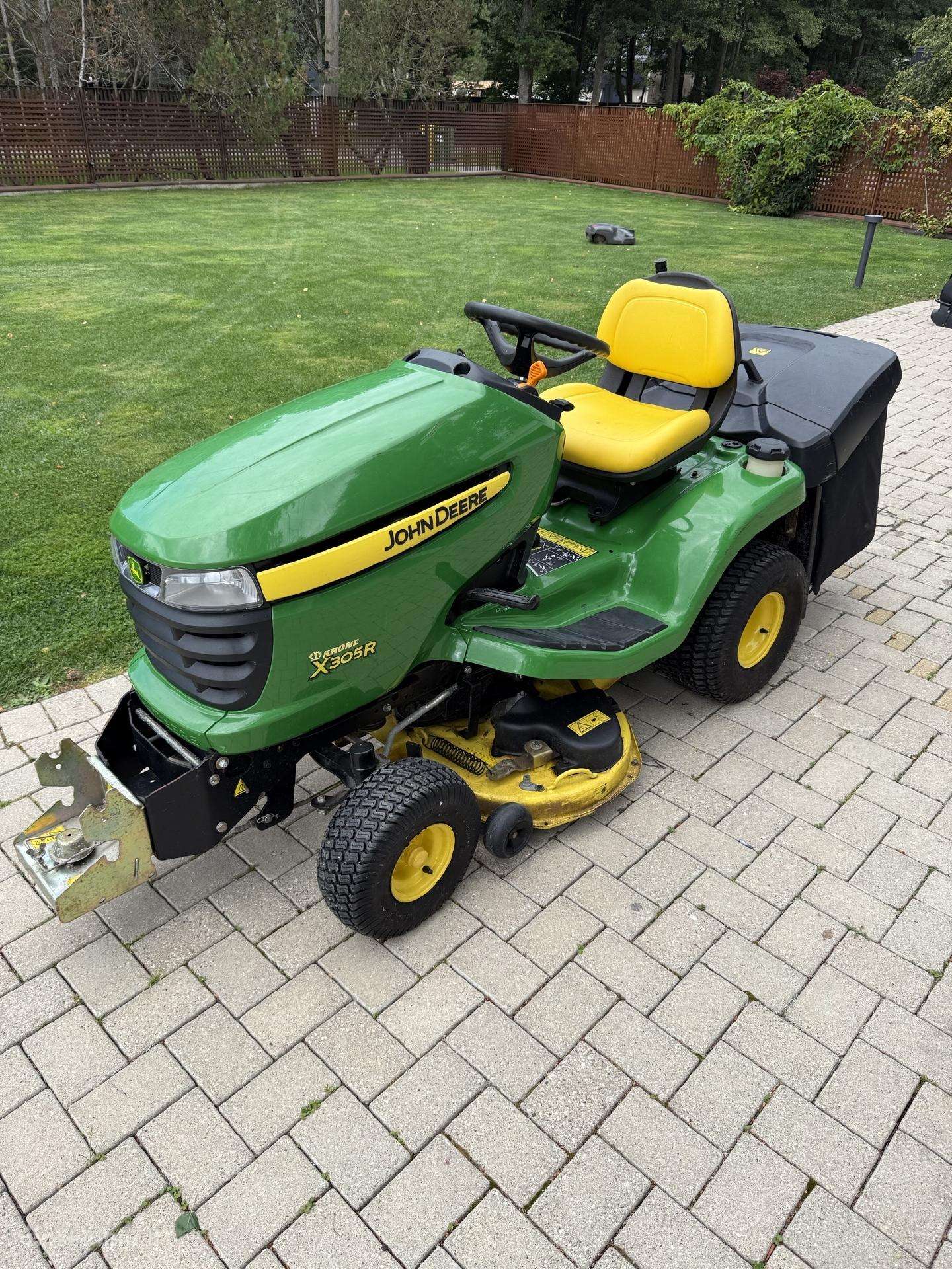 Traktoriukas Žoliapjovė John Deer x305r, 52 M.val.