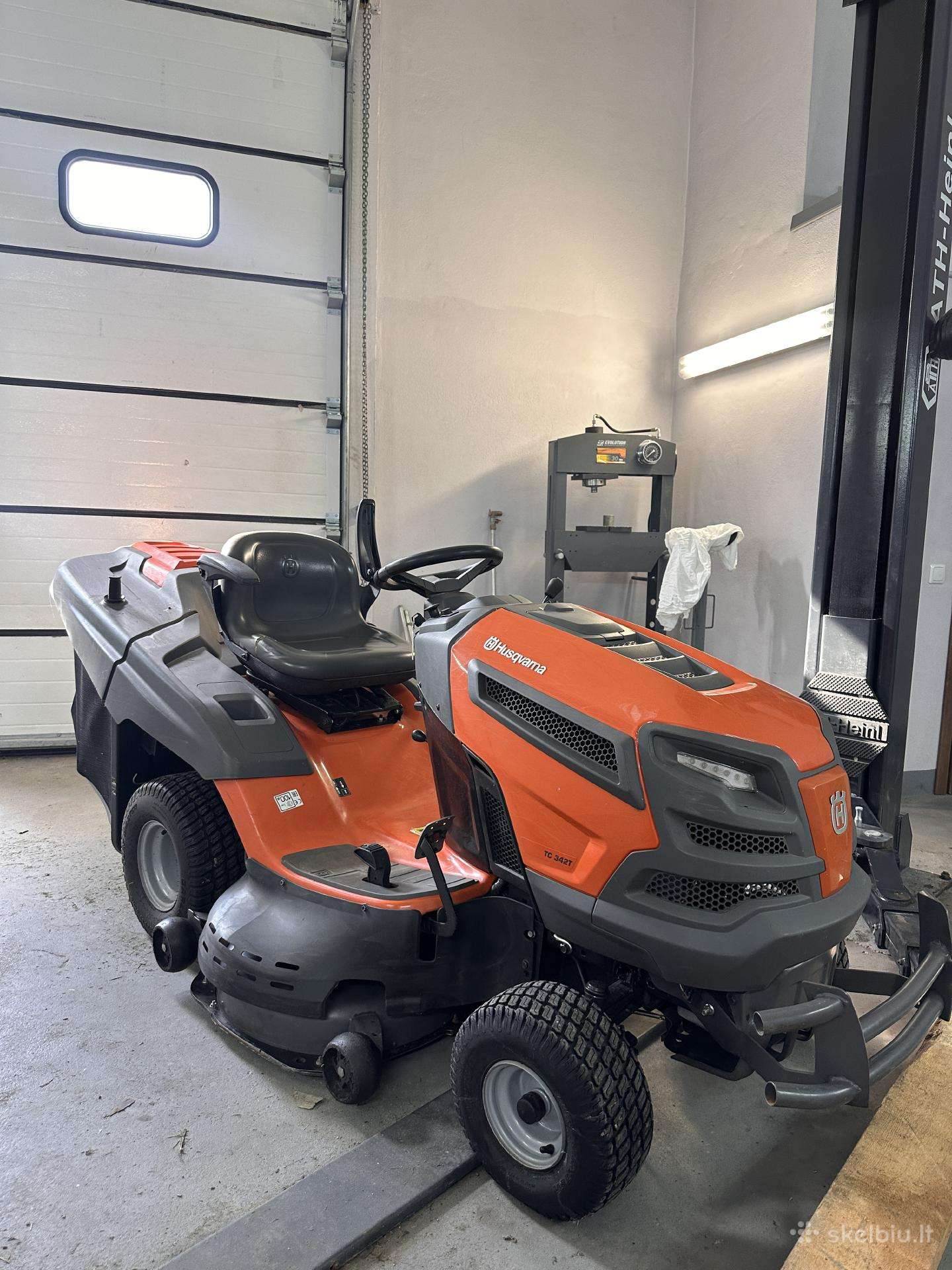 Vėjos traktoriukas / žoliapjovė husqvarna