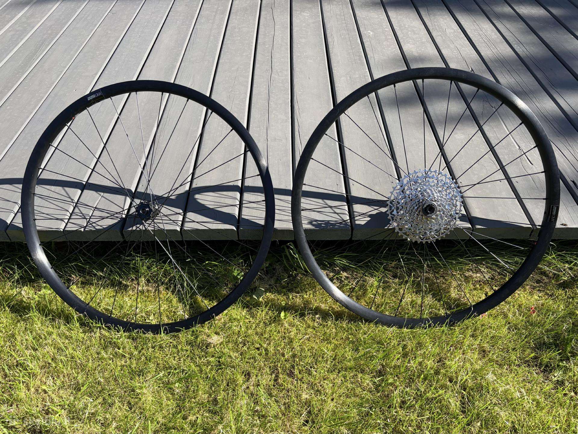 BMC Roadmachine x three originalus ratų komplektas