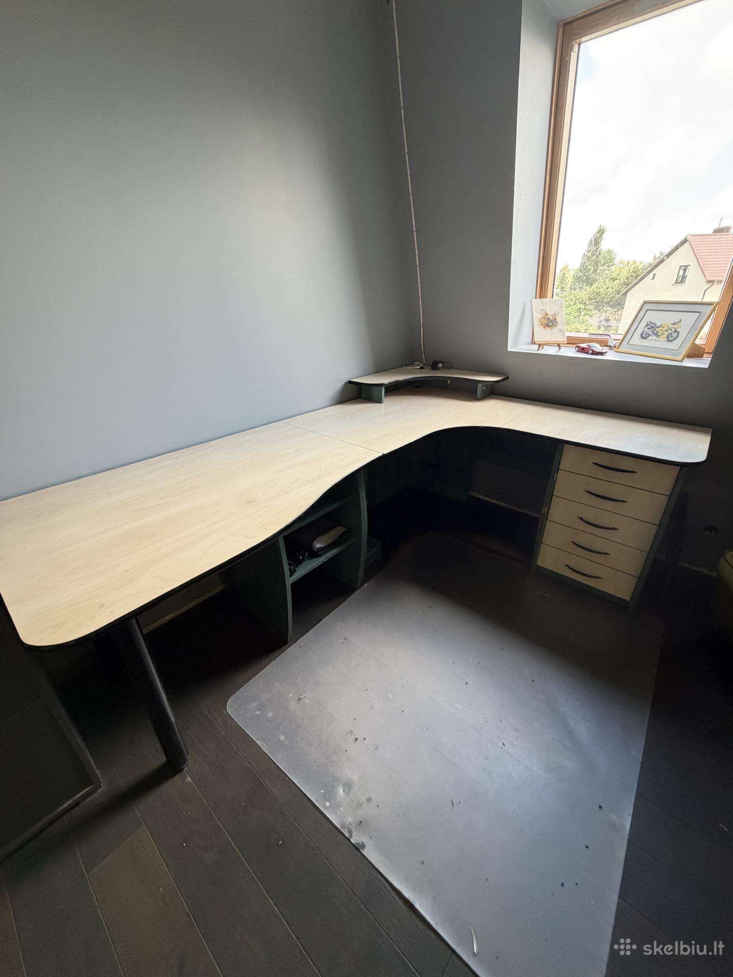 Jaunuolio kambario baldai