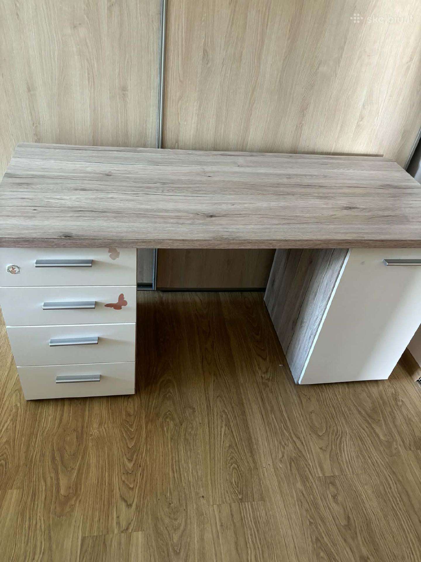Rašomas stalas