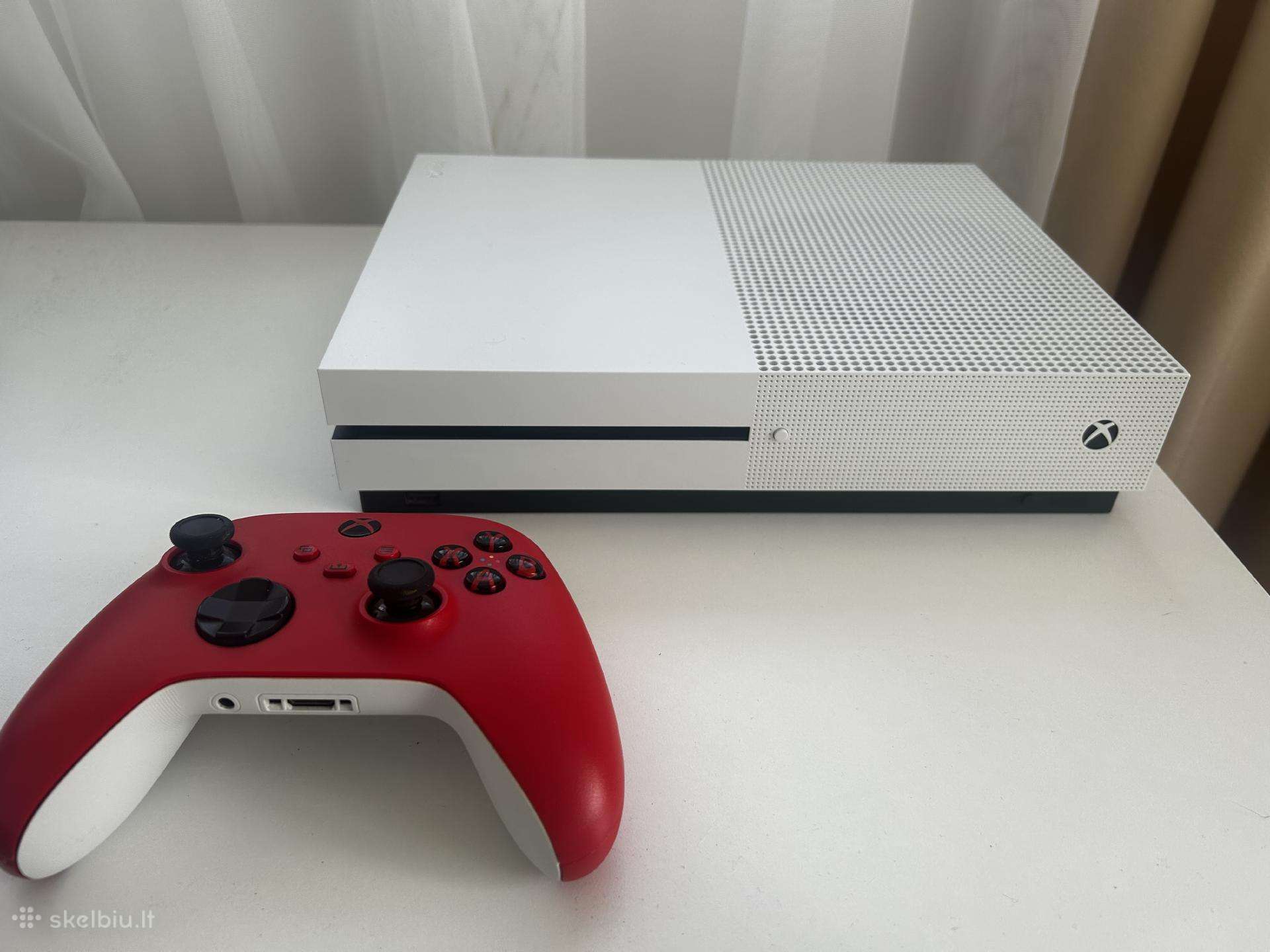 Xbox One S 1tb vietos + pultelis
