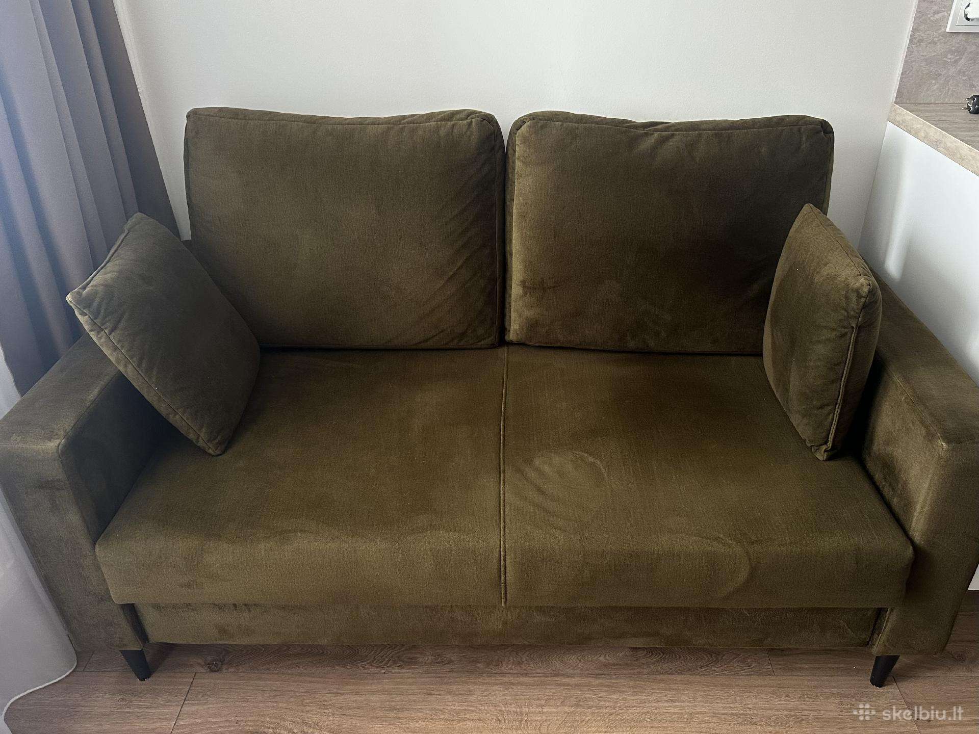 Žalia sofa