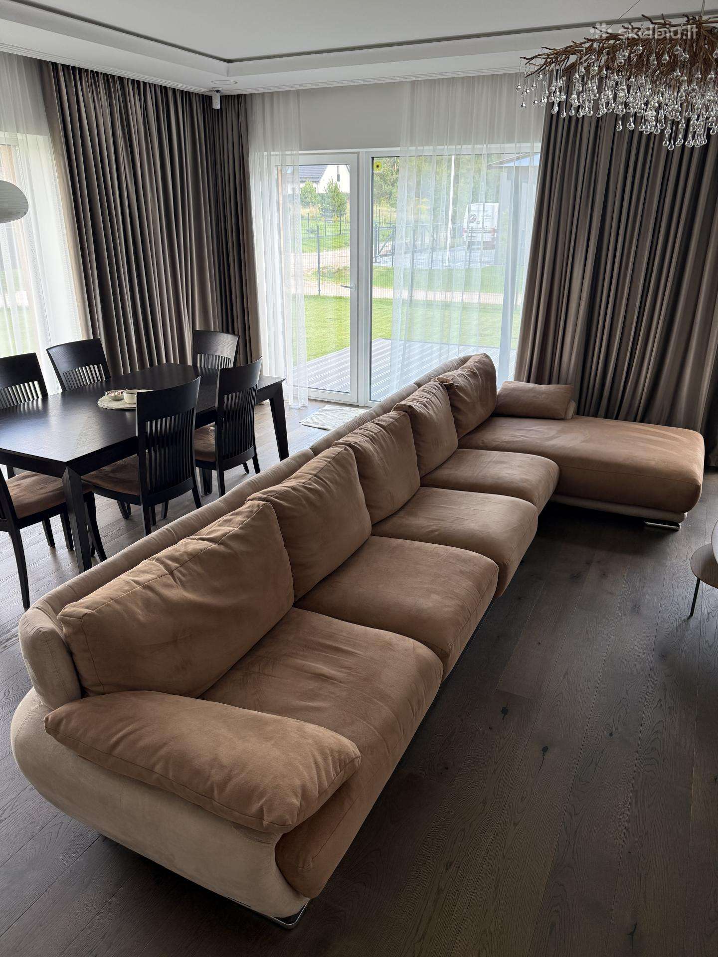 Parduodama išskirtinė „Chateau d'ax“ kampinė sofa