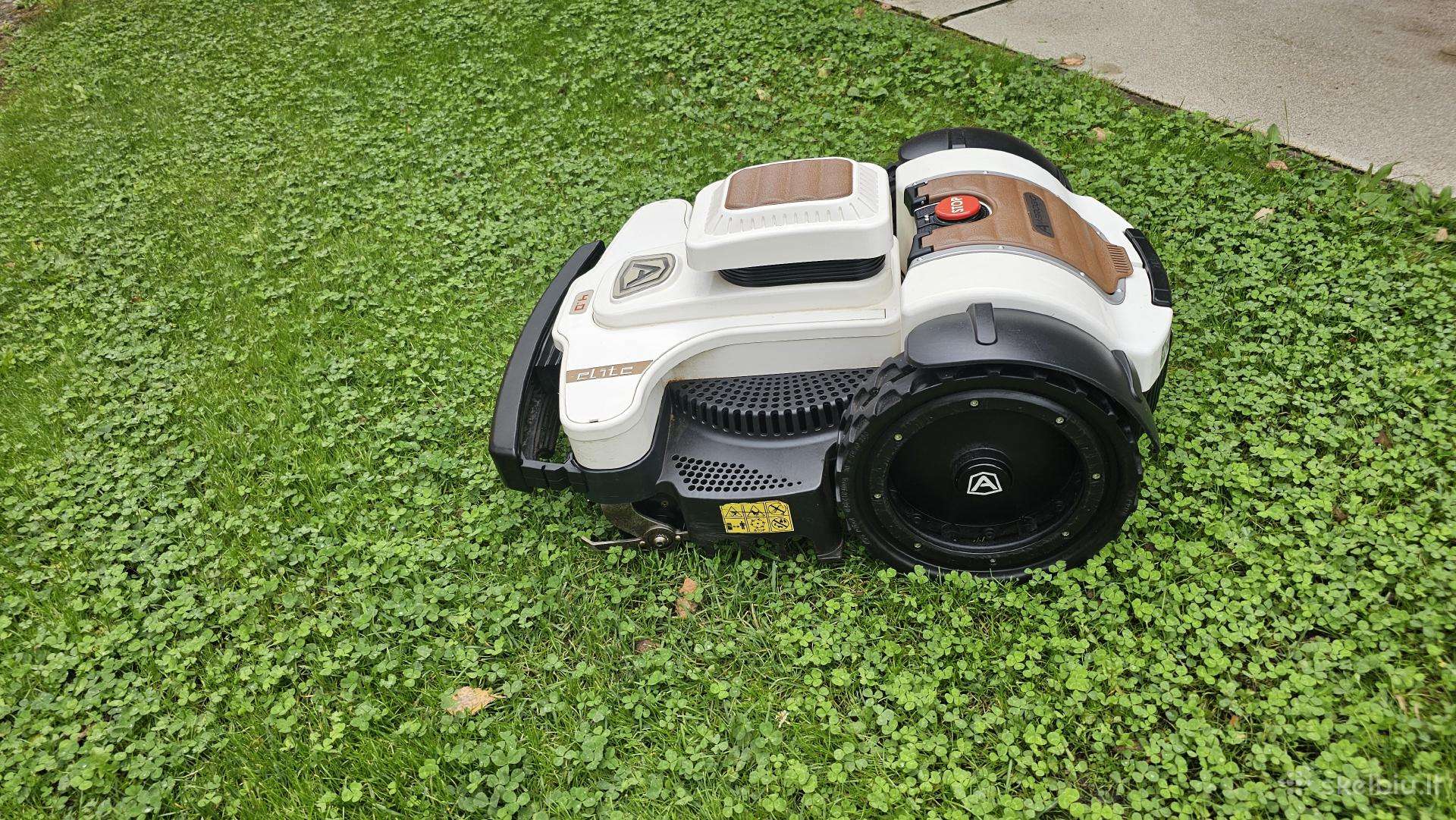 Vejos pjovimo robotas Ambrogio 4.0 Elite