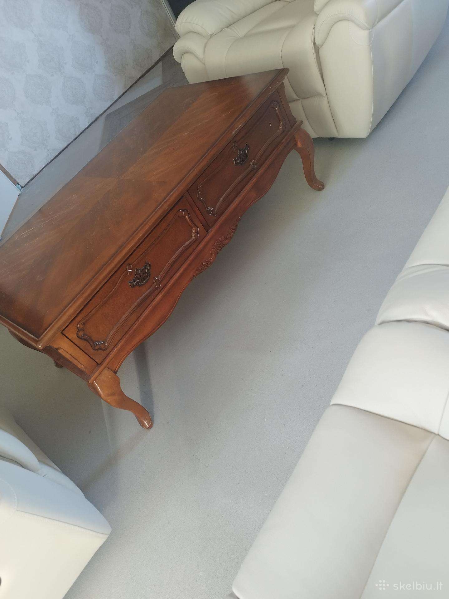 Klasikinis kavos žurnalinis staliukas