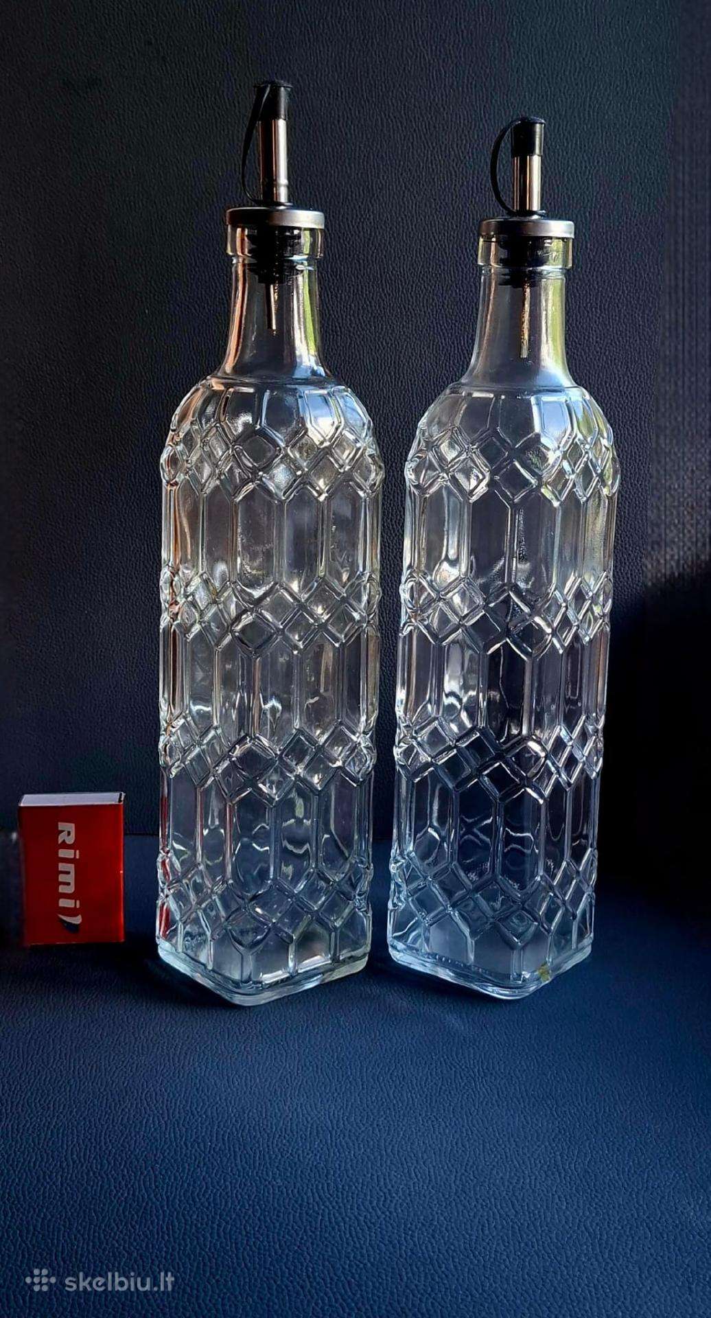 Vintažiniai buteliai aliejui ir actui.