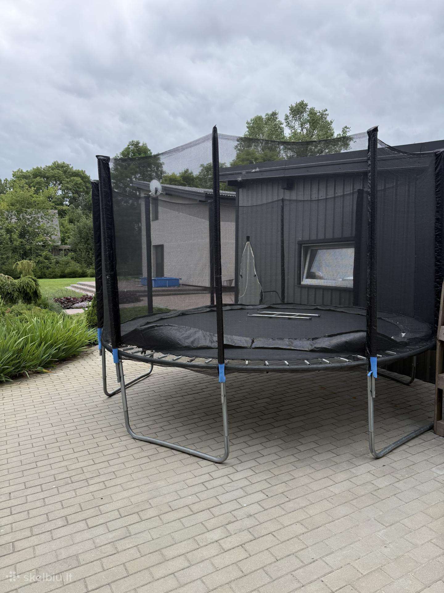 Batutas 374cm su apsauginiu tinklu