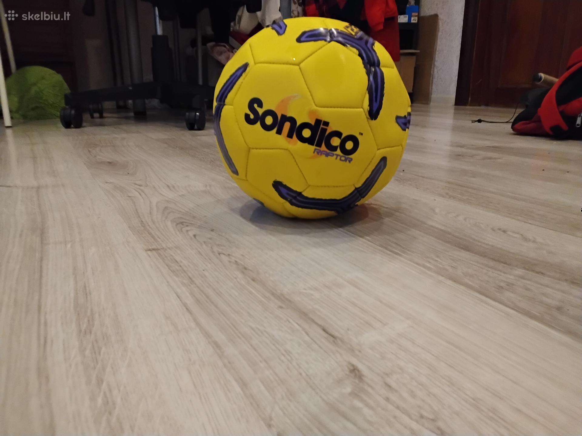 Naujas futbolo kamuolis