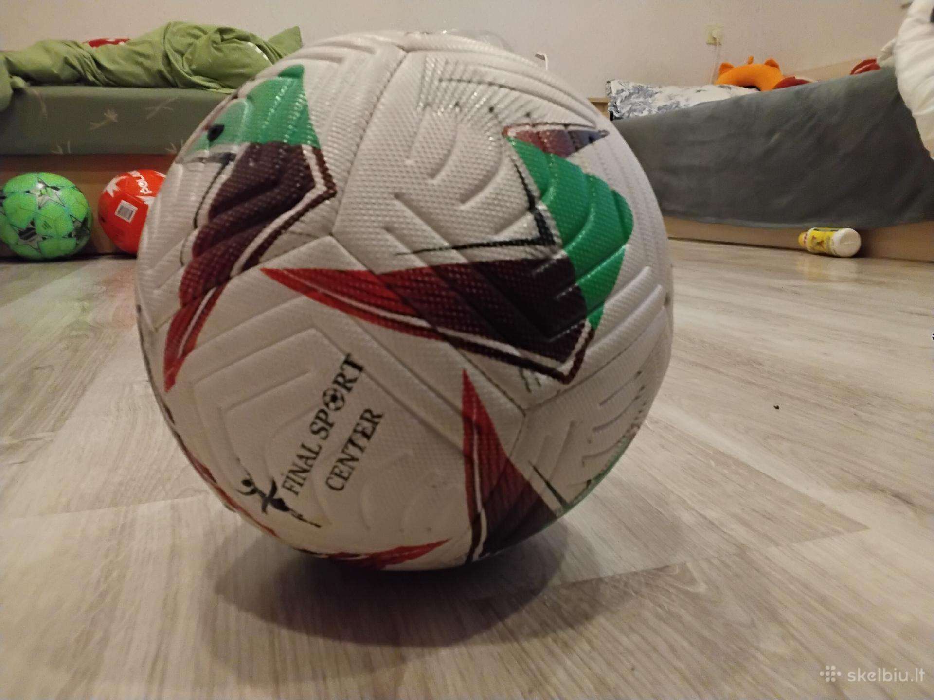 Naujas futbolo kamuolis