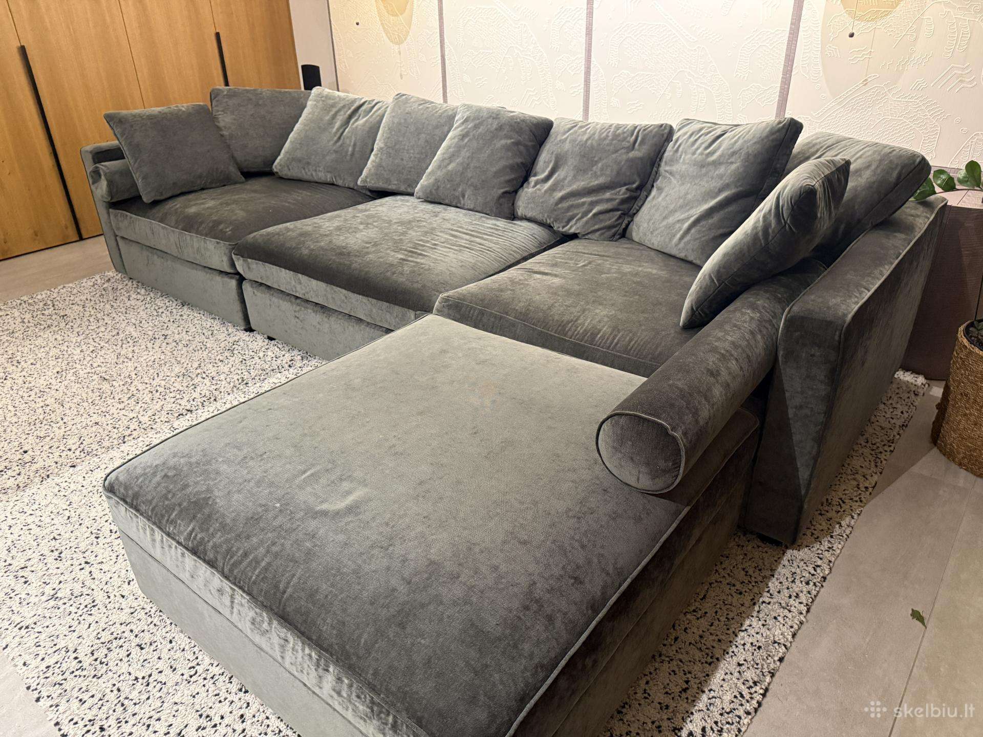 Keturių dalių sofa