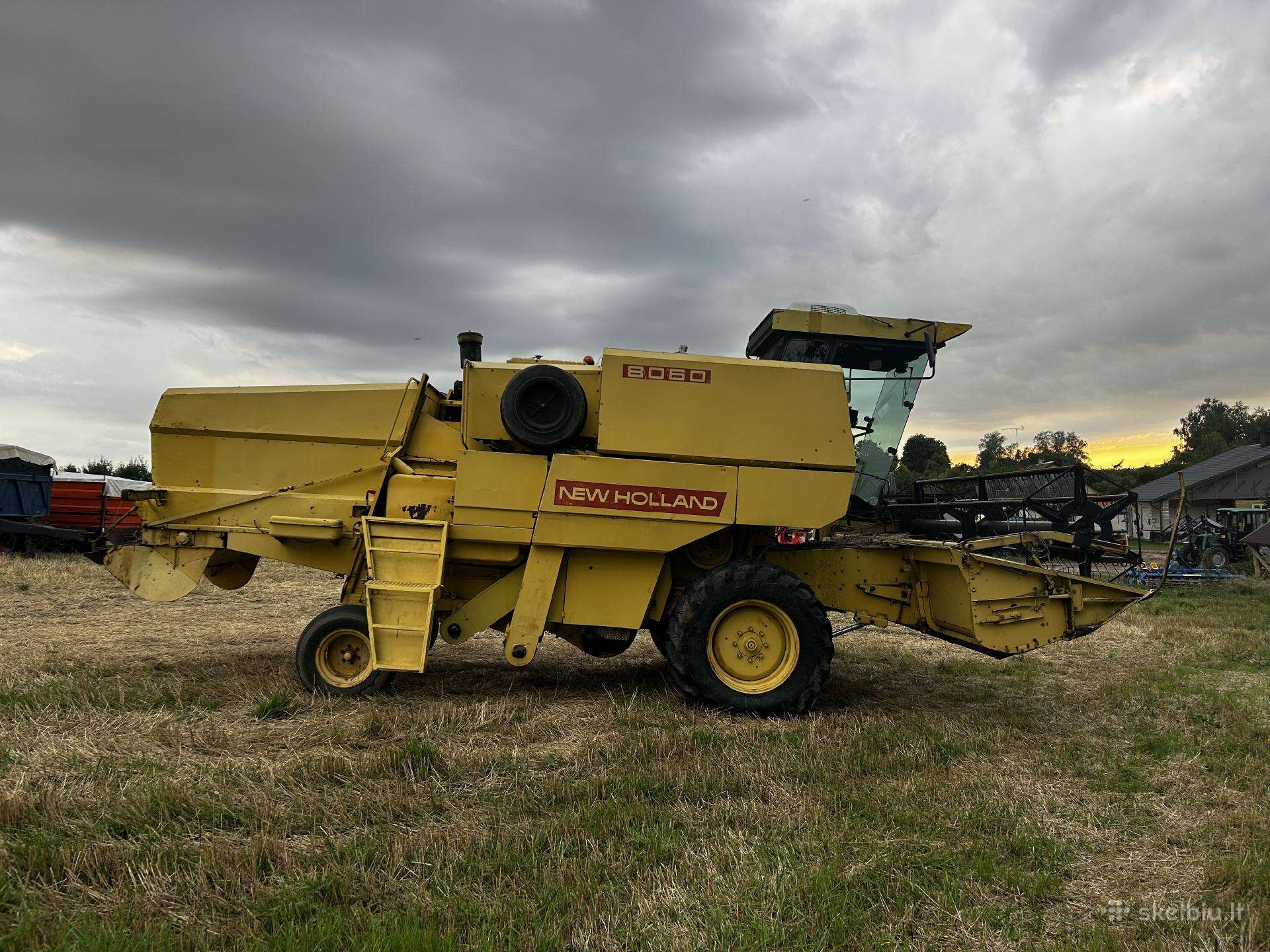 New Holland 8060, combine harvesters