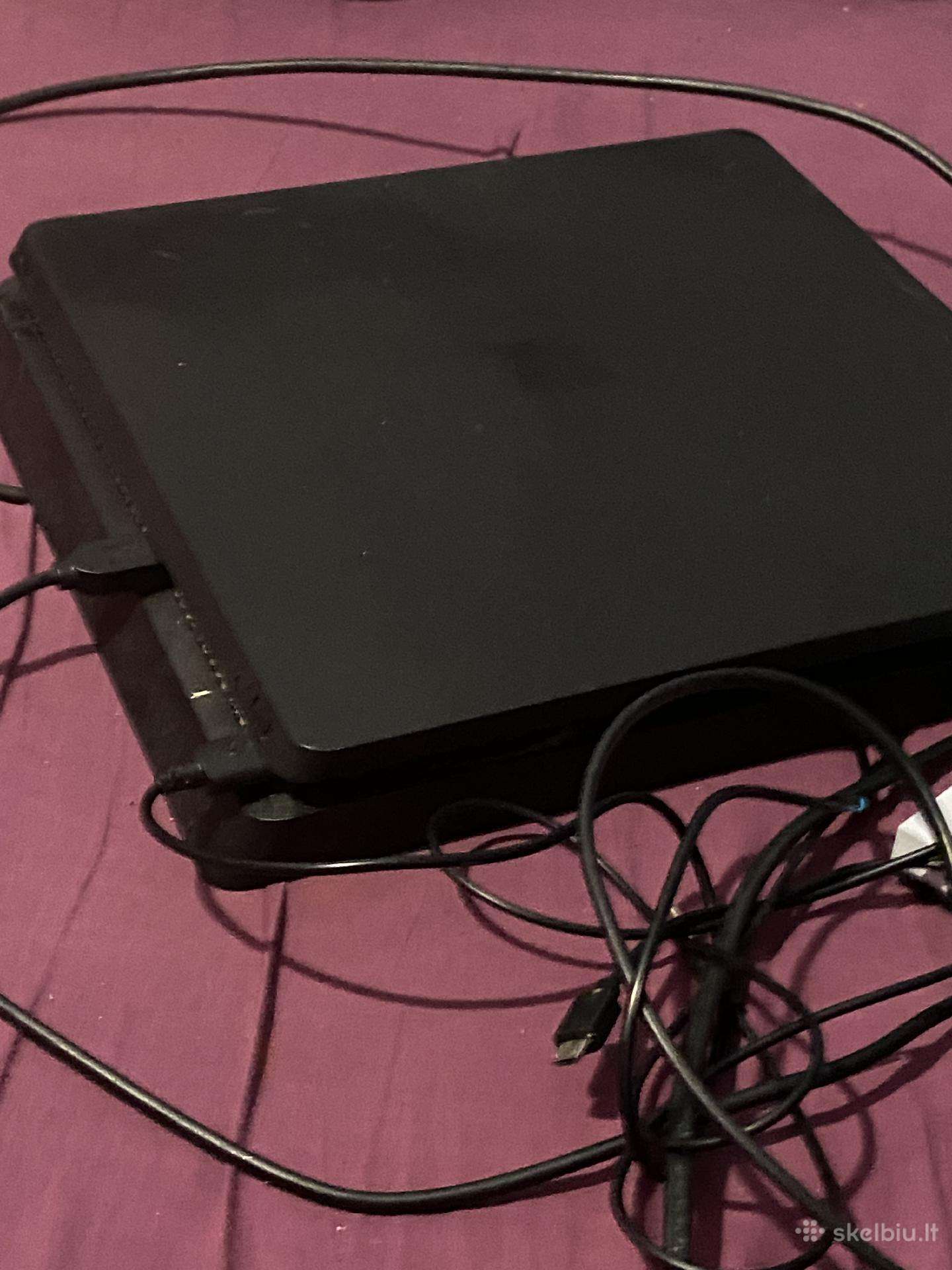 Playstation 4 + žaidimai (galima atskira)