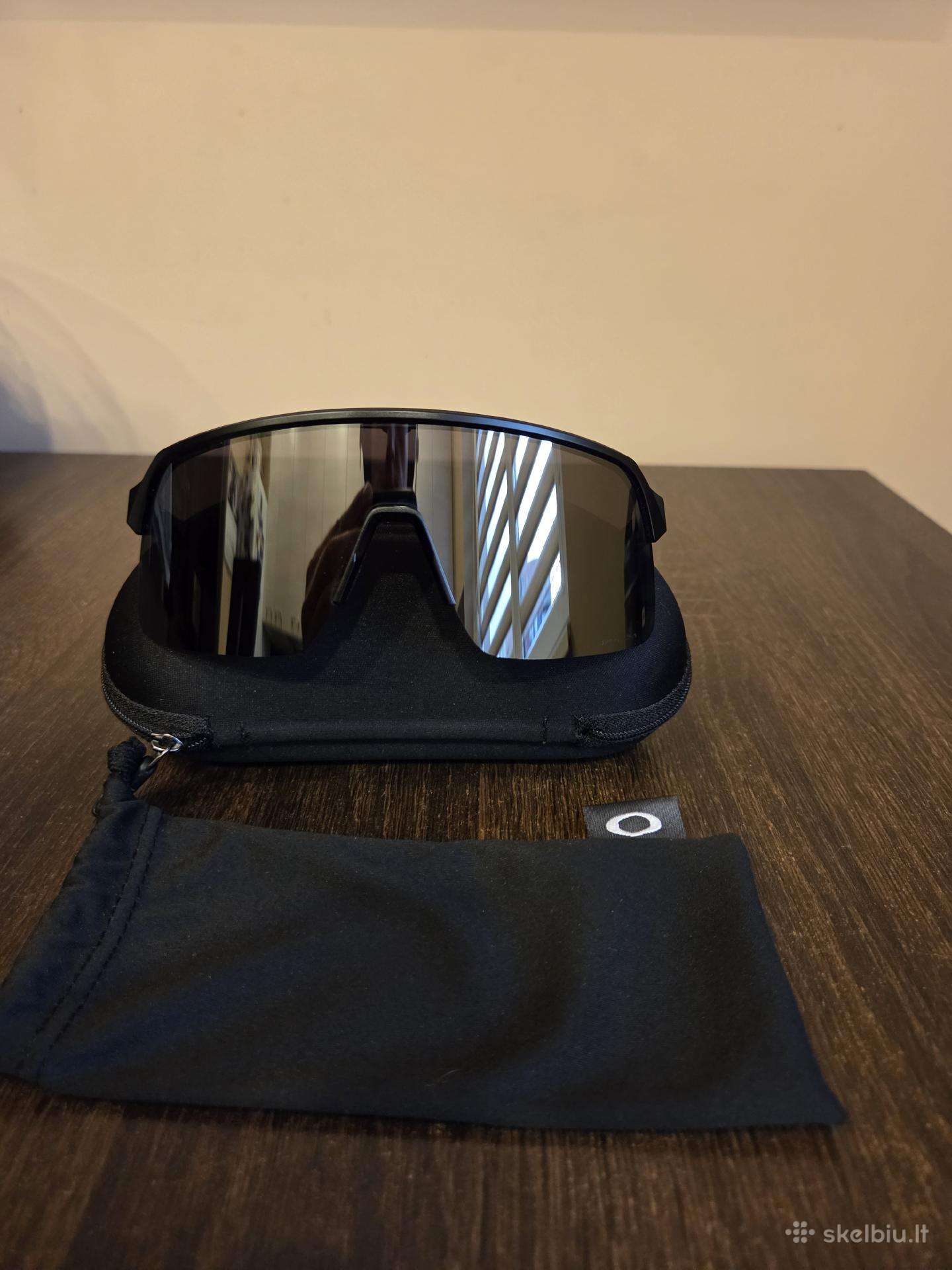 Oakley Sutro Lite akiniai