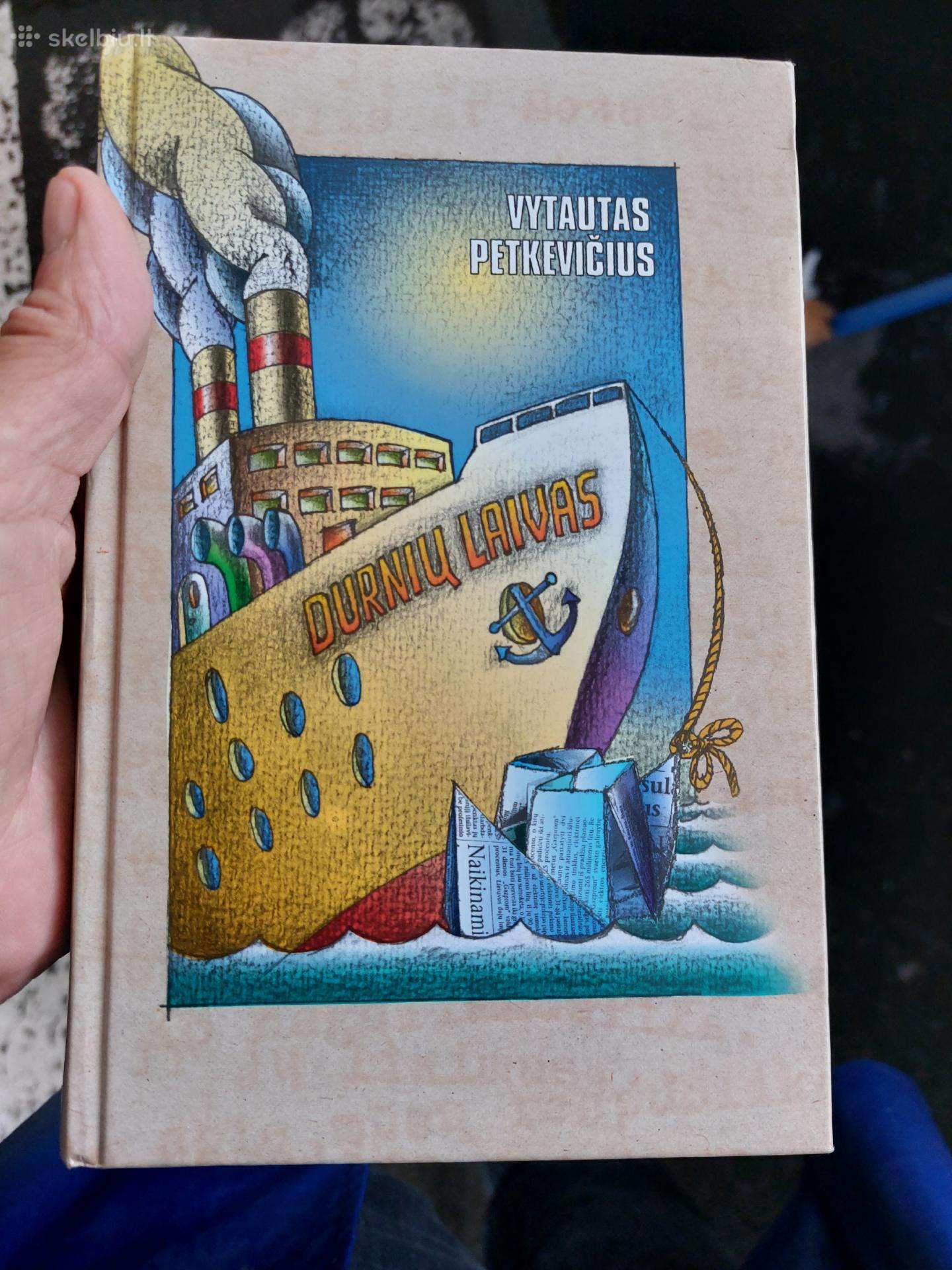 Knyga durniu laivas