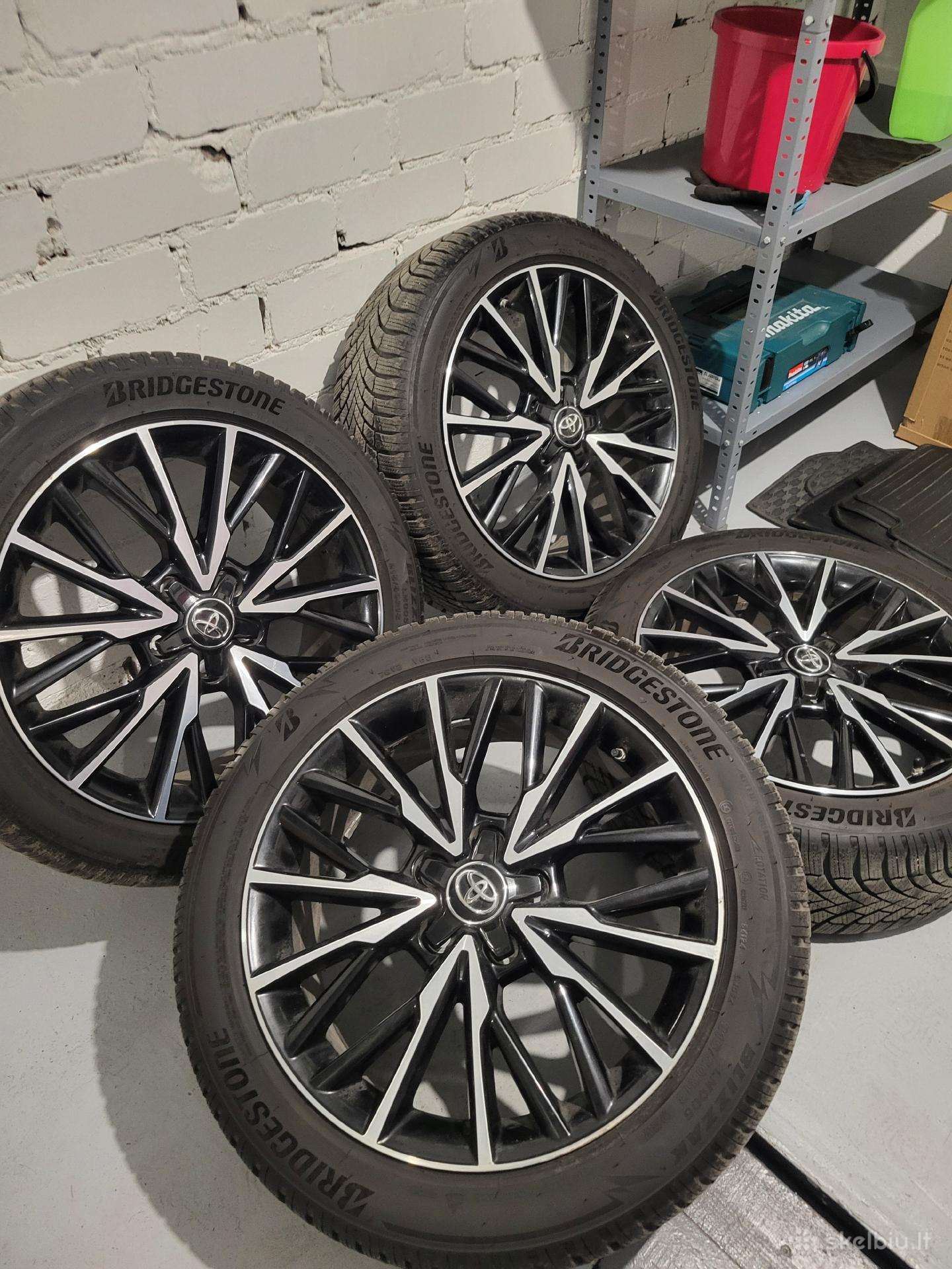Originalus r18 toyota ratai
