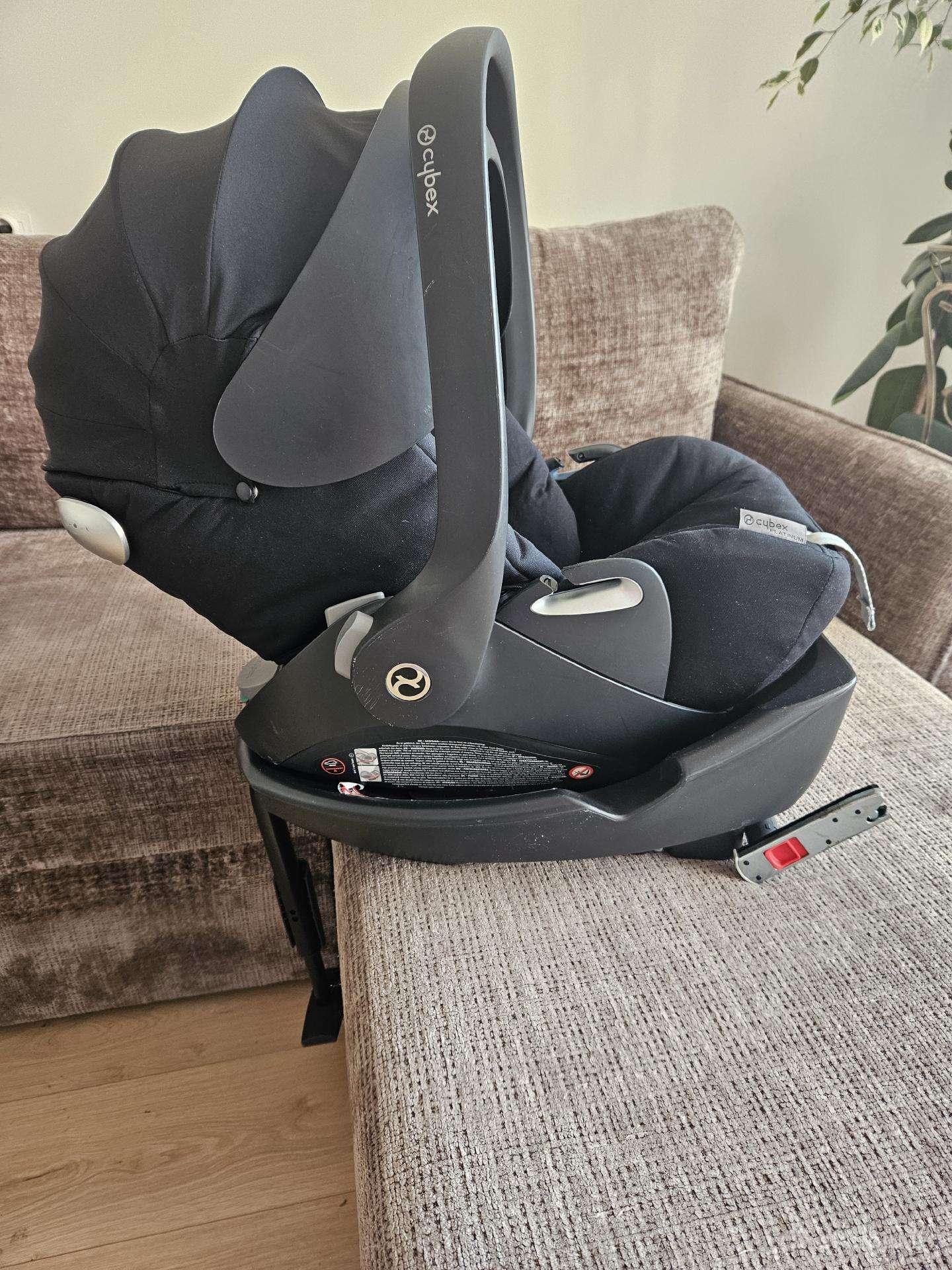 Cybex Cloud Q autokėdutę su Q baze