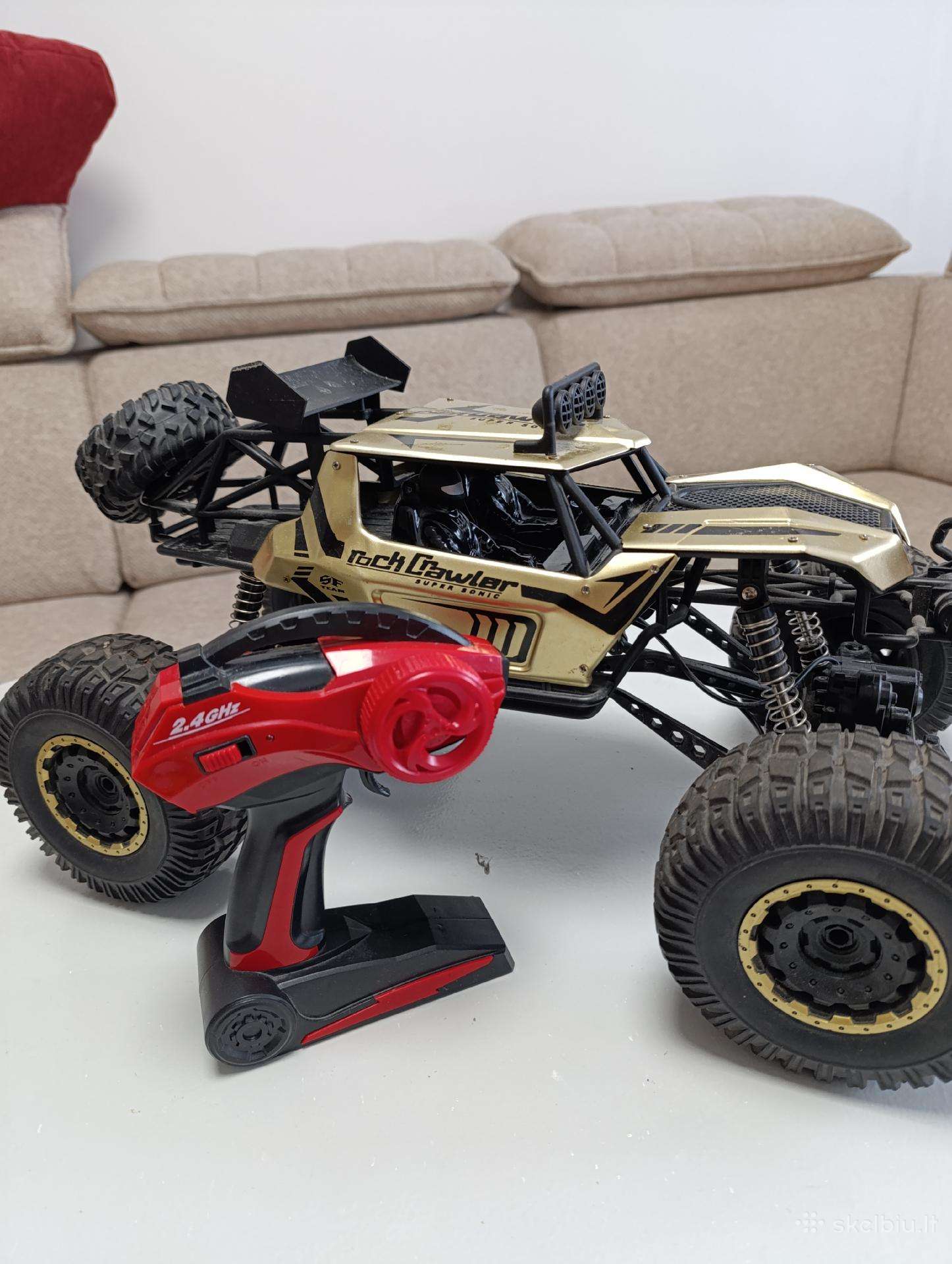 Metalinis automobilis su nuotolinio valdymo pultu