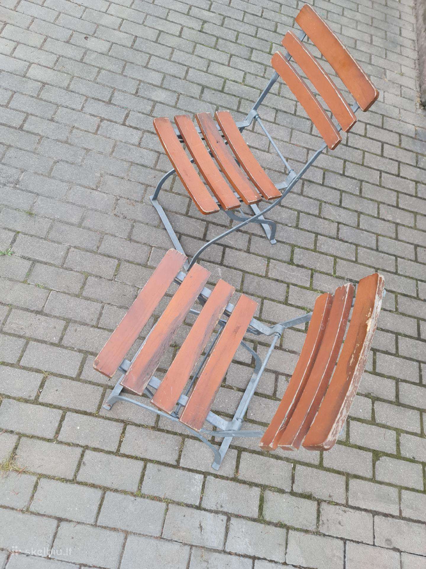 Kompaktiškai perliankiamos tvirtos lauko kėdės