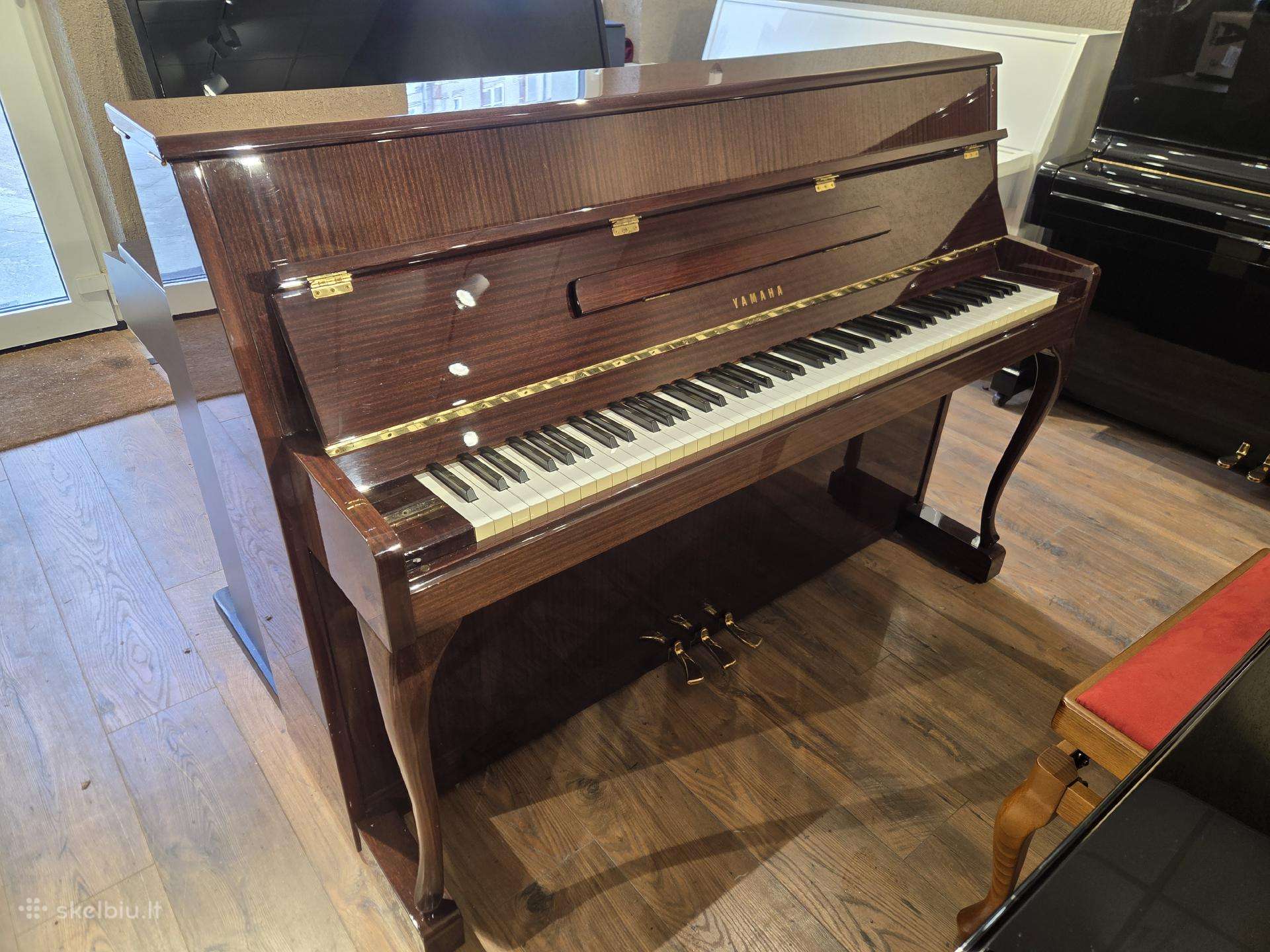 Pianinas Yamaha M1s