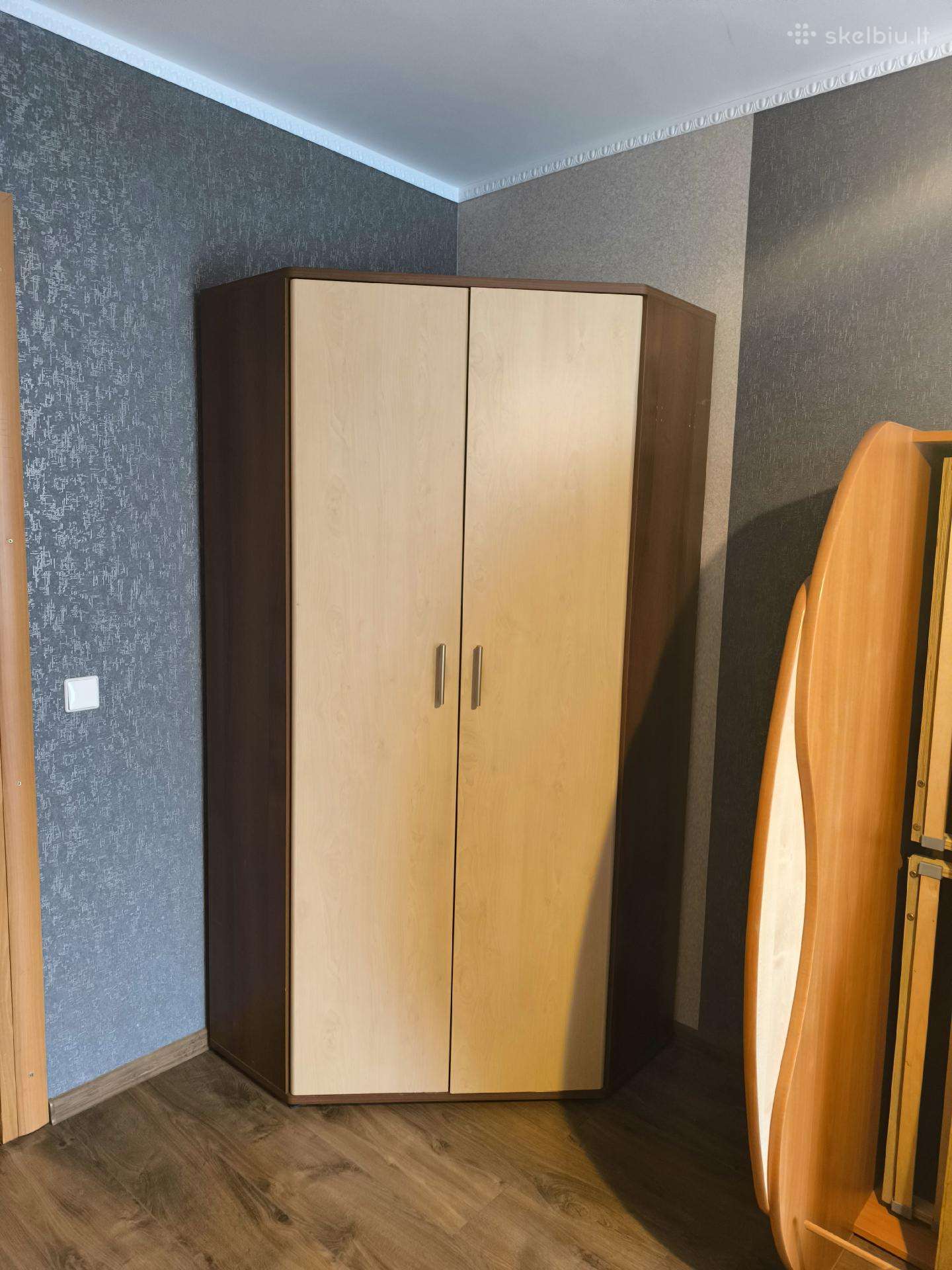 Parduodu drabužių spintą