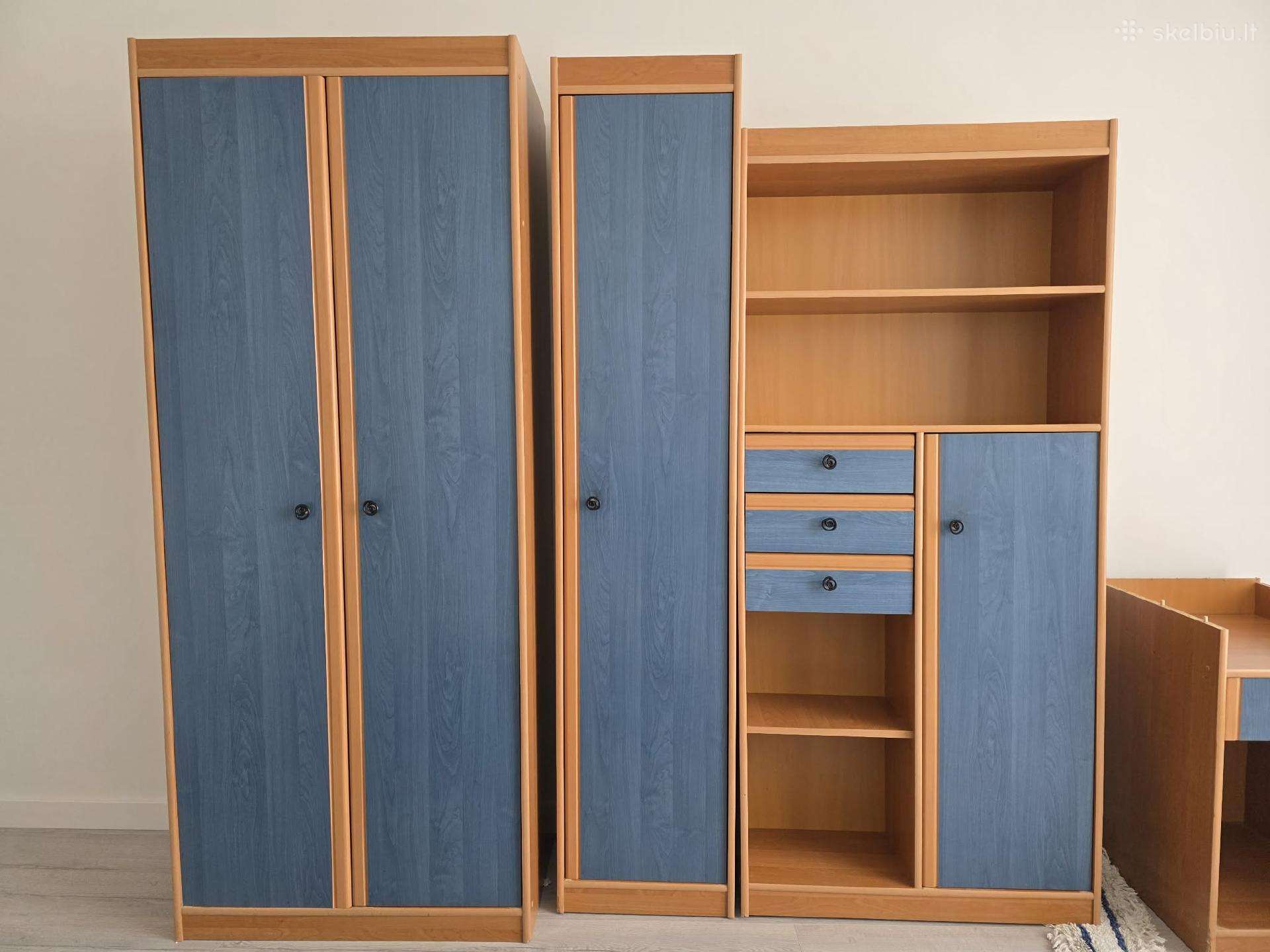 Parduodama vaikiška spinta ir lentyna